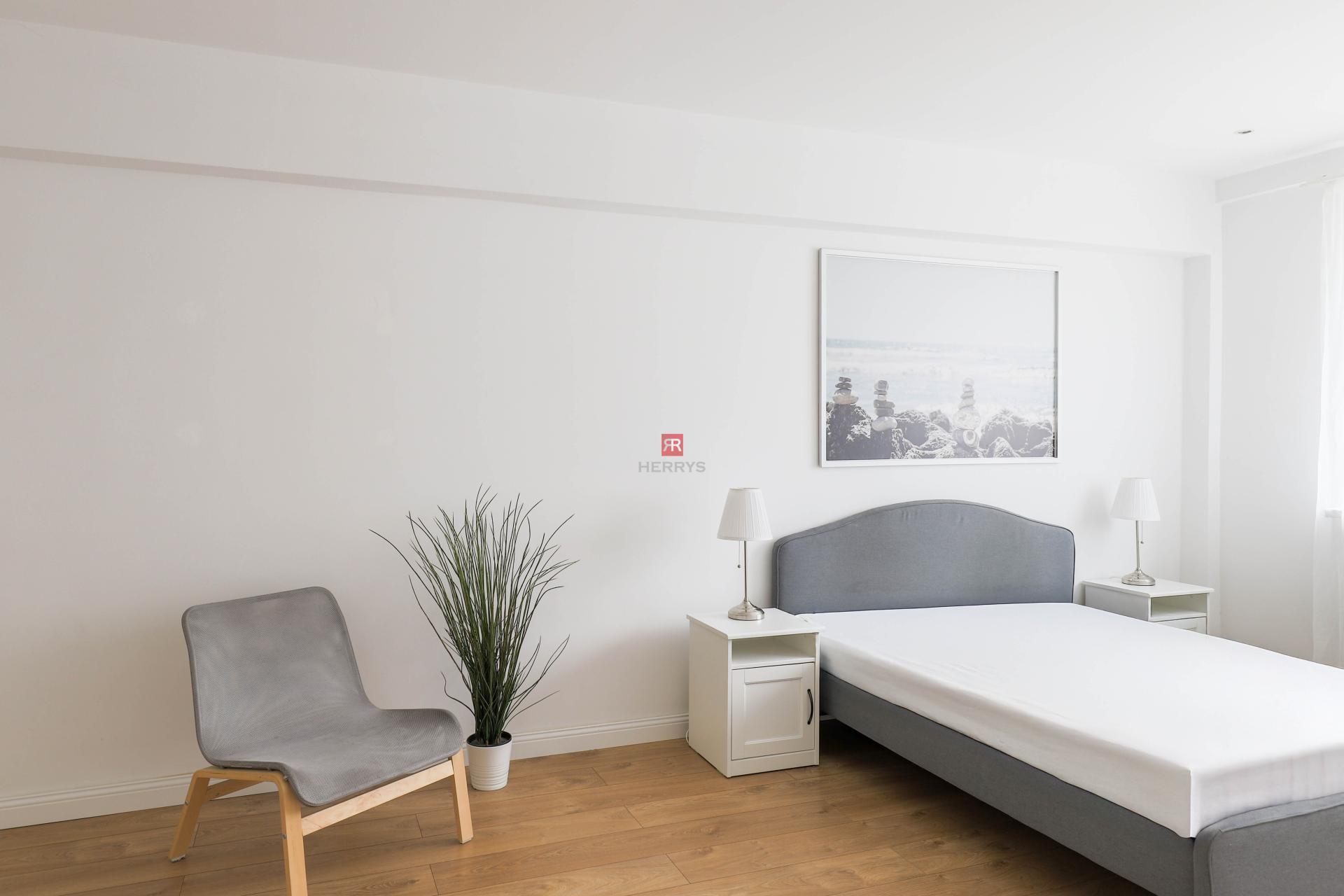 HERRYS – Spacious and Sunny 1-Bedroom Apartment for Rent After Complete Renovation in the City Center on Blumentálska Street&nbsp;