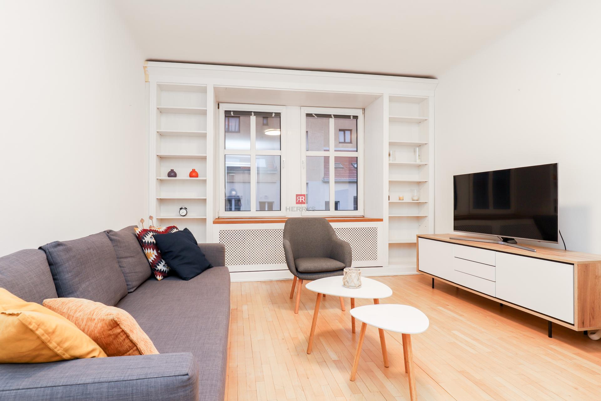 HERRYS - Na prenájom jedinečný 2-izbový byt s balkónom v&nbsp;tichej lokalite BA – Staré Mesto