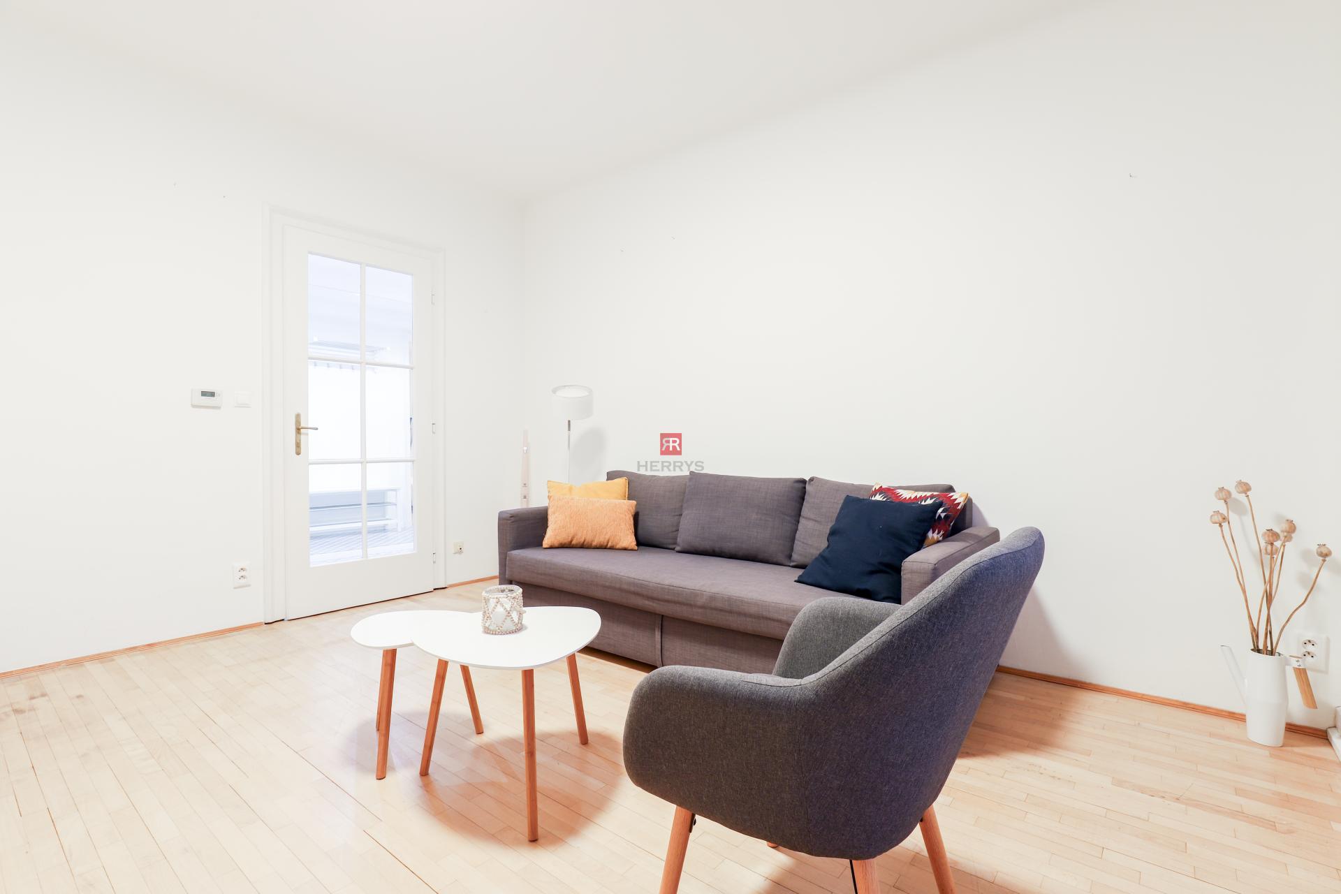 HERRYS - Na prenájom jedinečný 2-izbový byt s balkónom v&nbsp;tichej lokalite BA – Staré Mesto