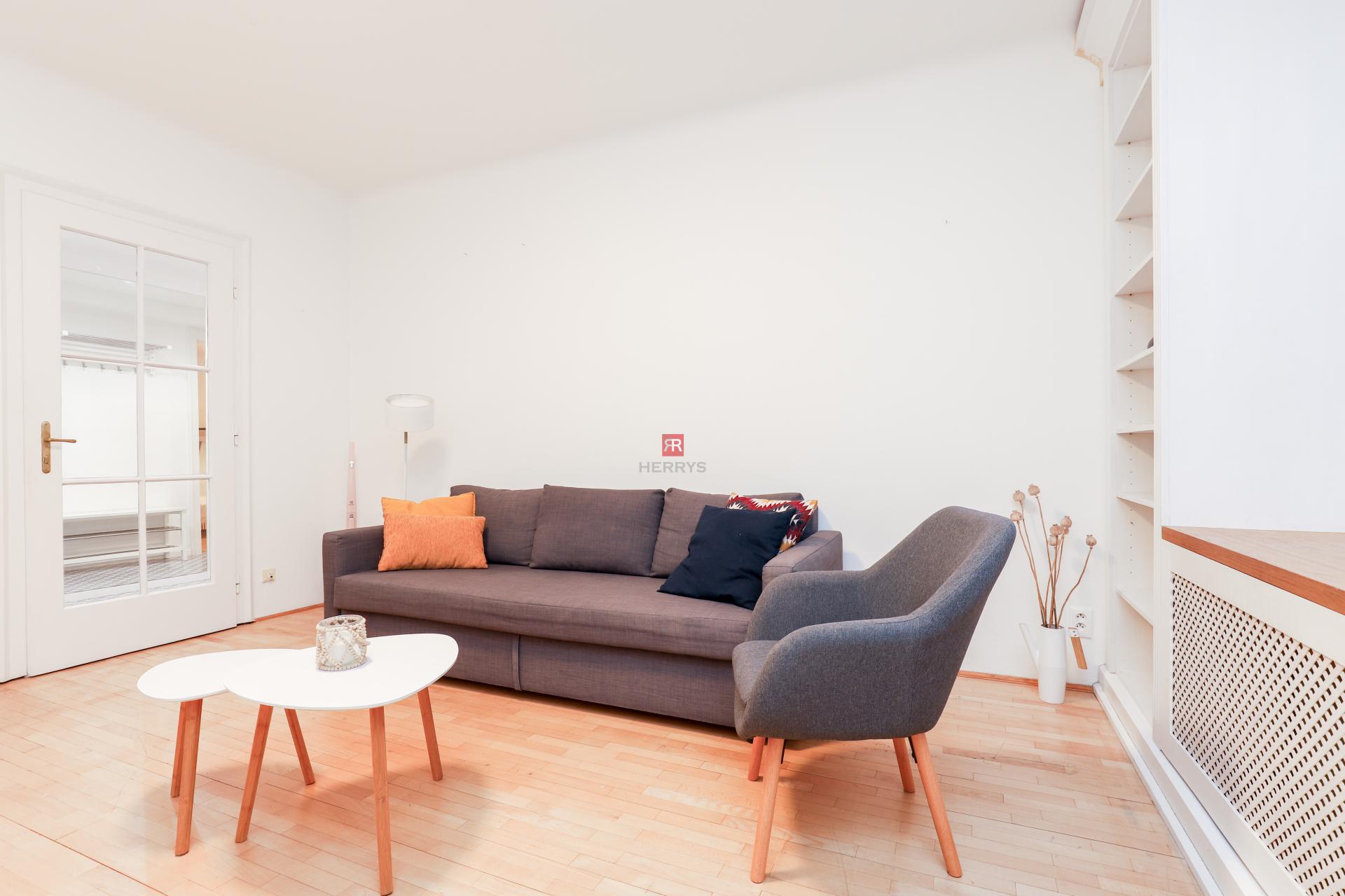 HERRYS - Na prenájom jedinečný 2-izbový byt s balkónom v&nbsp;tichej lokalite BA – Staré Mesto