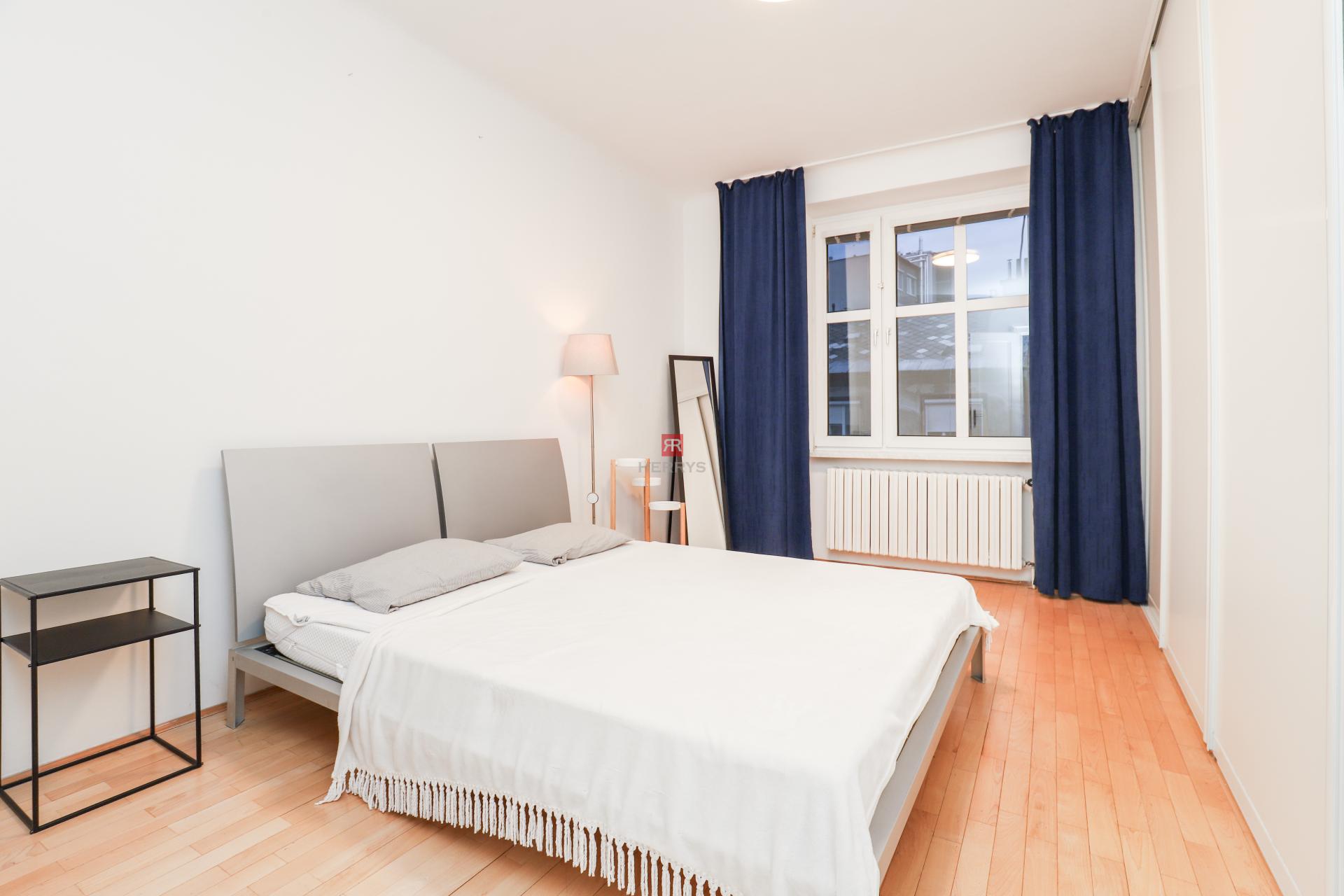 HERRYS - Na prenájom jedinečný 2-izbový byt s balkónom v&nbsp;tichej lokalite BA – Staré Mesto