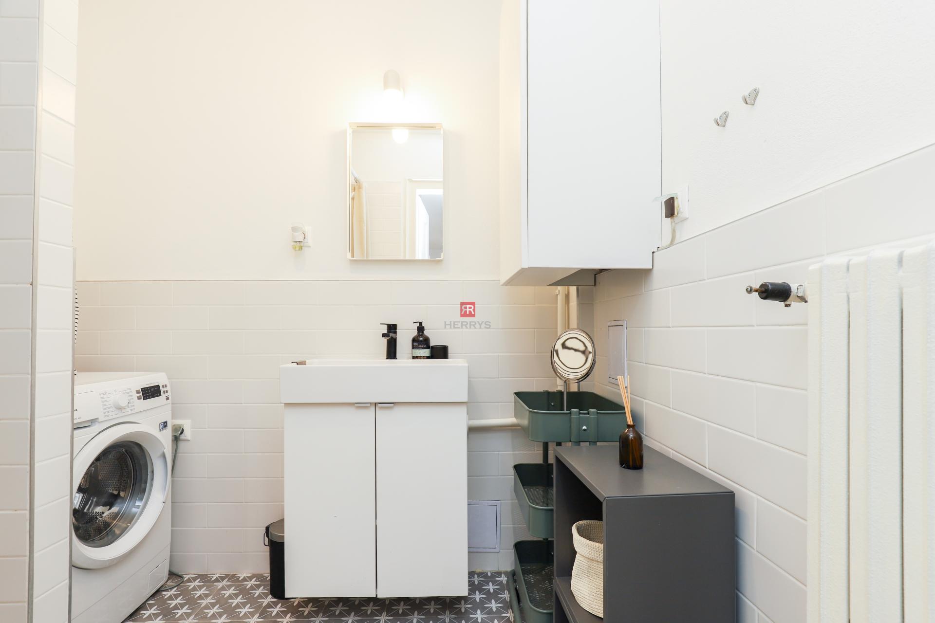 HERRYS - Na prenájom jedinečný 2-izbový byt s balkónom v&nbsp;tichej lokalite BA – Staré Mesto