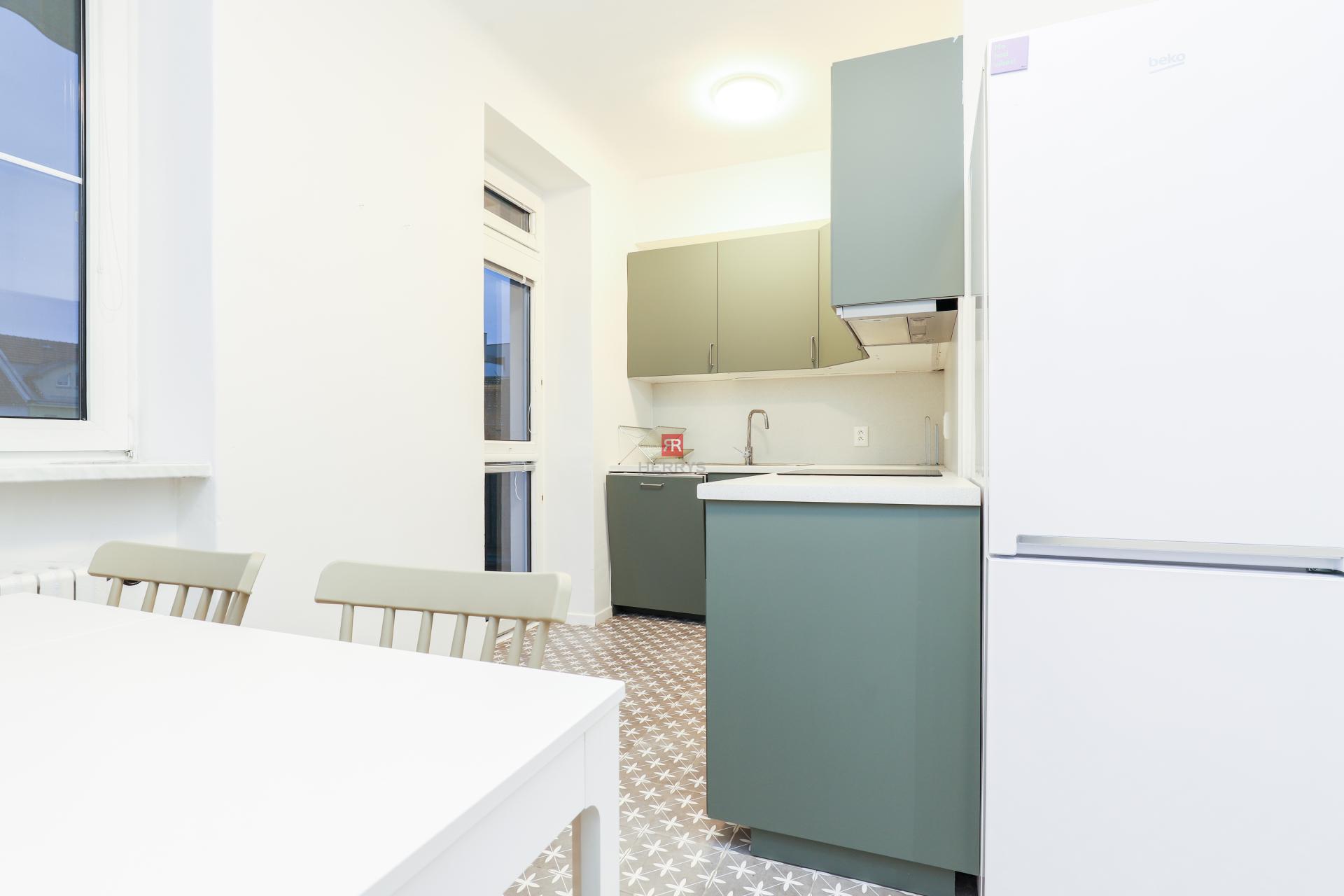 HERRYS - Na prenájom jedinečný 2-izbový byt s balkónom v&nbsp;tichej lokalite BA – Staré Mesto