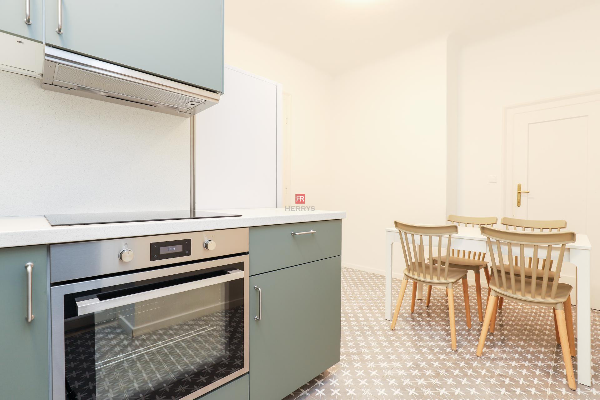 HERRYS - Na prenájom jedinečný 2-izbový byt s balkónom v&nbsp;tichej lokalite BA – Staré Mesto