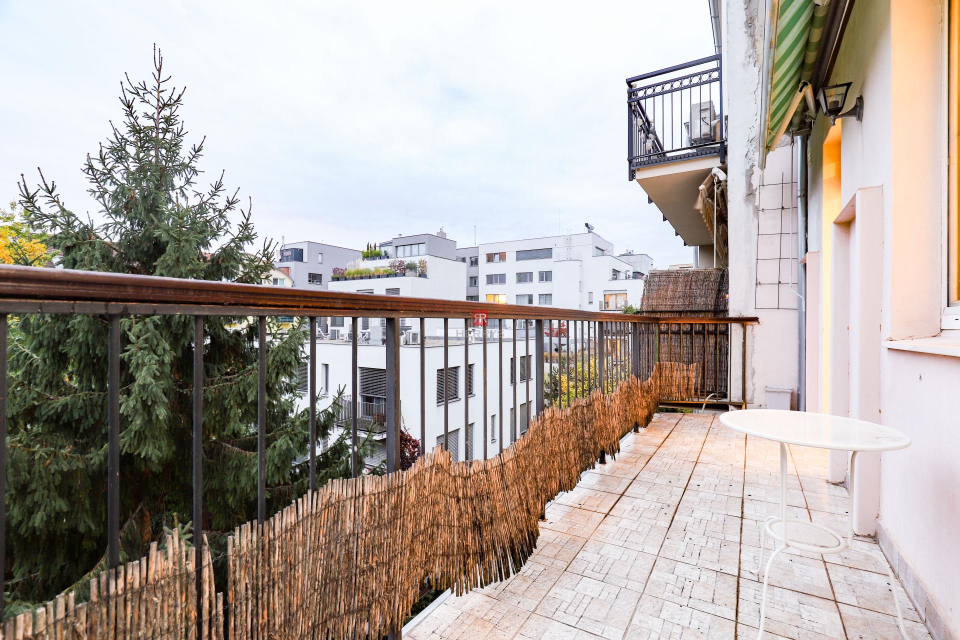 HERRYS - Na prenájom jedinečný 2-izbový byt s balkónom v&nbsp;tichej lokalite BA – Staré Mesto