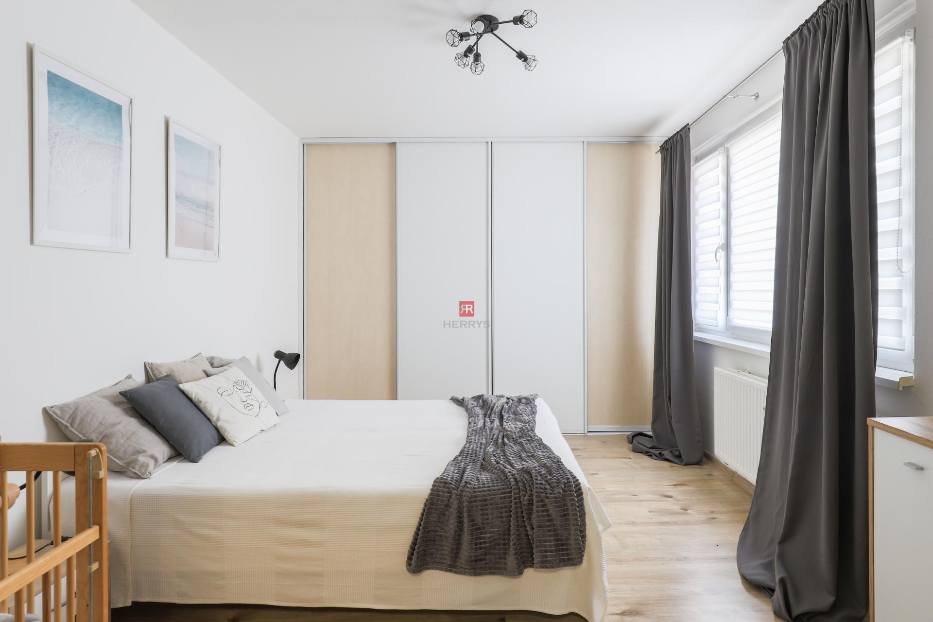 HERRYS – na prenájom priestranný 3-izbový byt s klimatizáciou a balkónom v Devínskej Novej Vsi