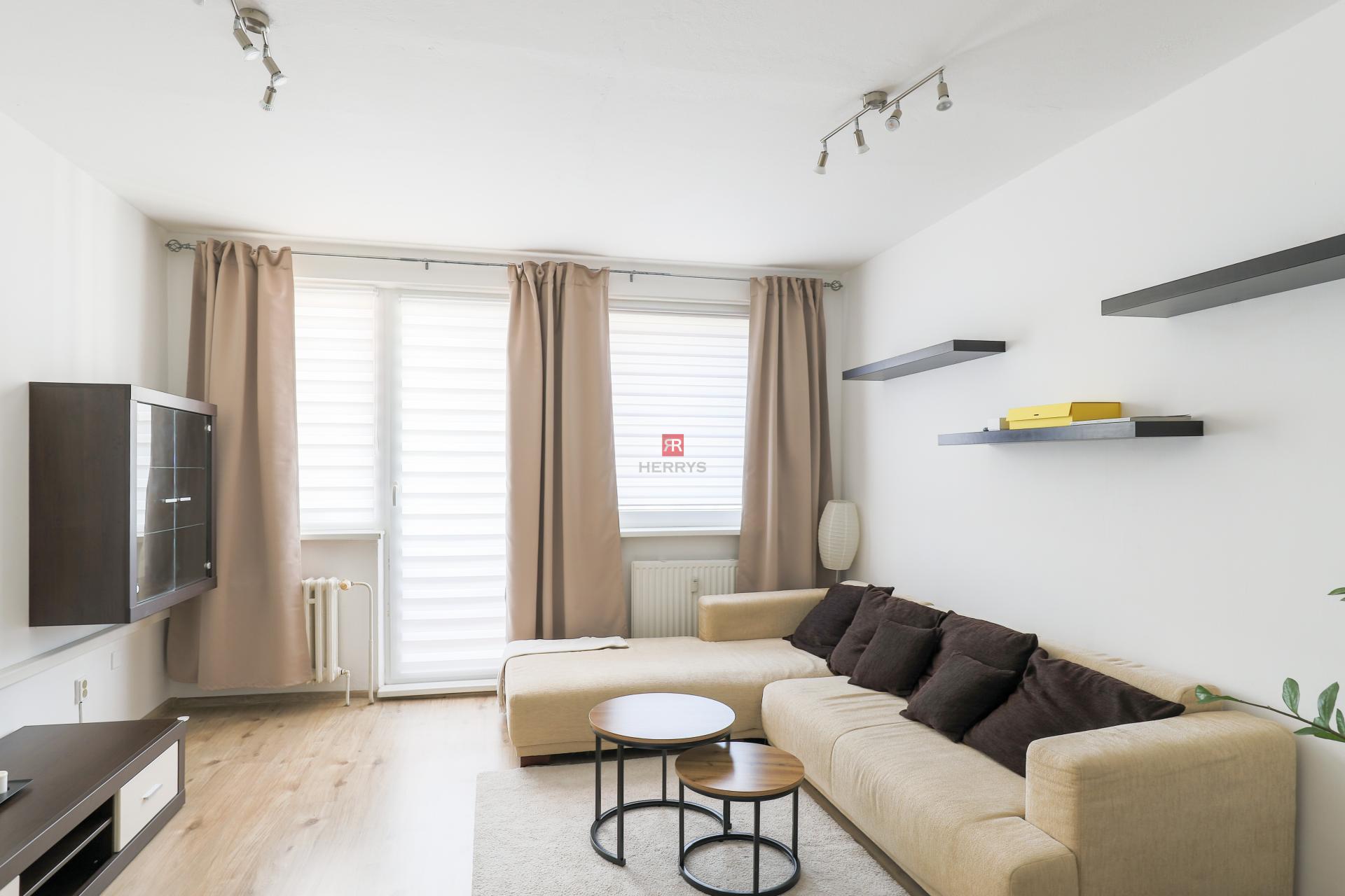 HERRYS – na prenájom priestranný 3-izbový byt s klimatizáciou a balkónom v Devínskej Novej Vsi