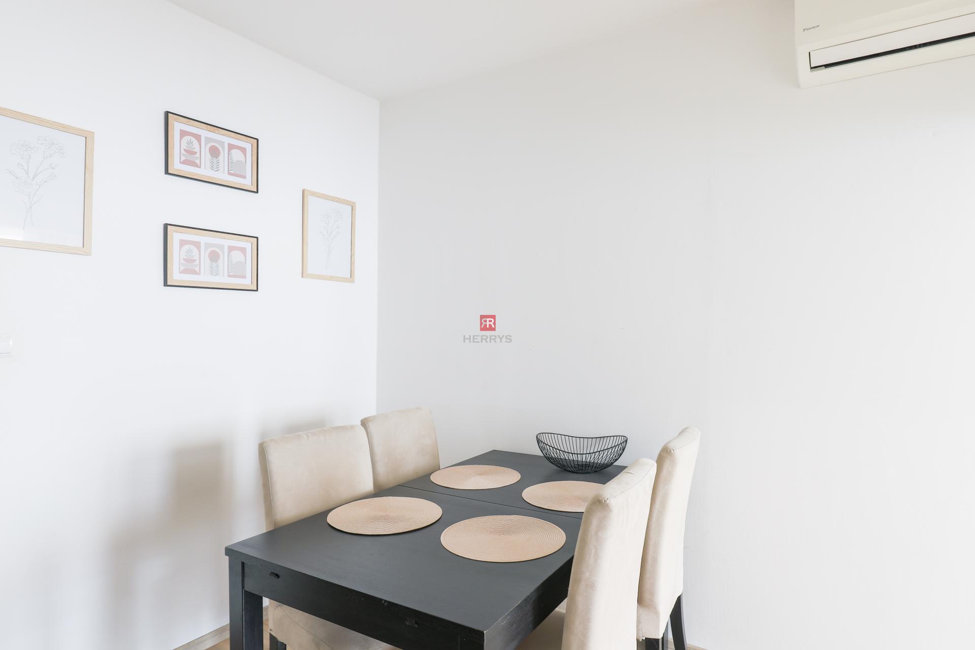 HERRYS – na prenájom priestranný 3-izbový byt s klimatizáciou a balkónom v Devínskej Novej Vsi