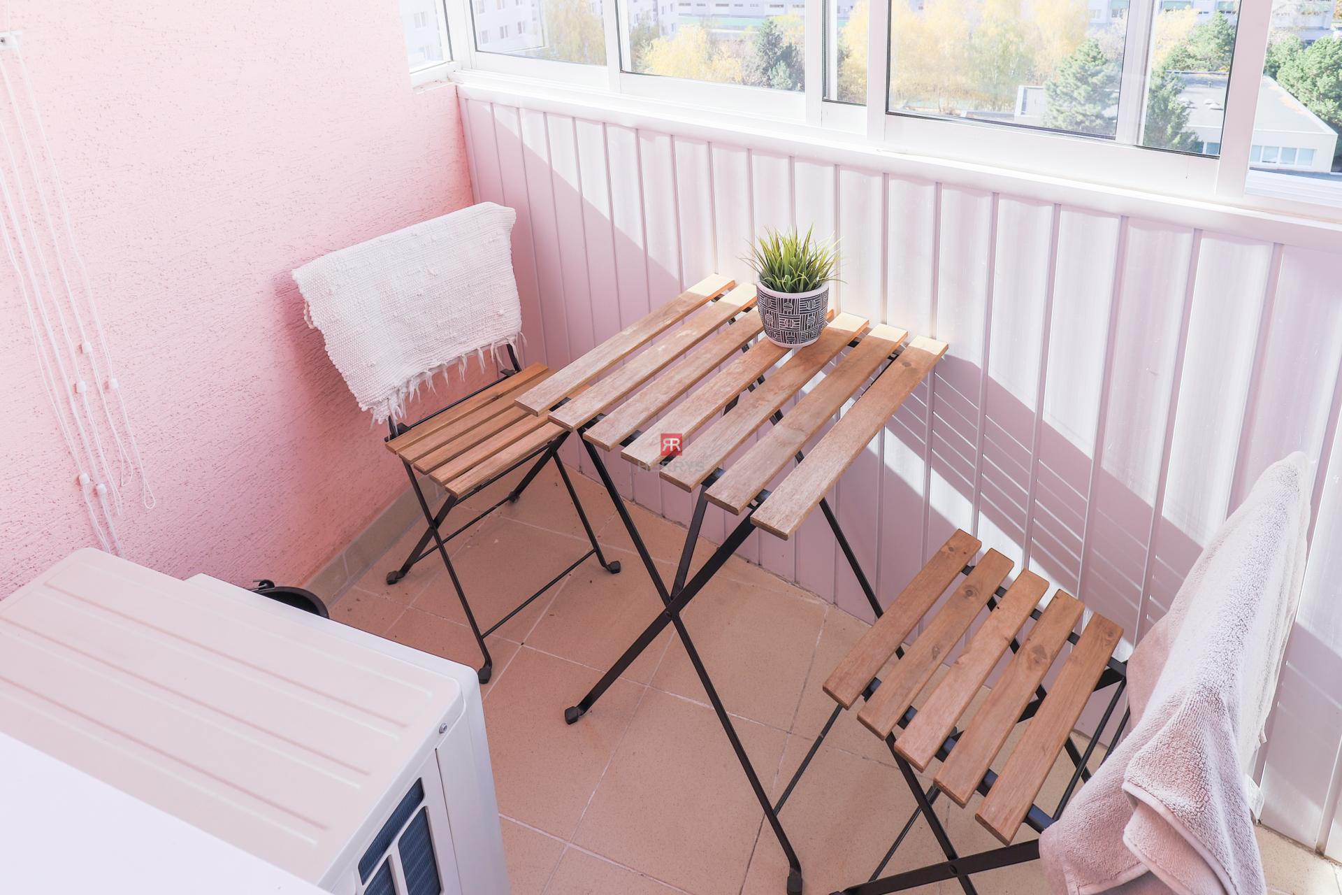 HERRYS – na prenájom priestranný 3-izbový byt s klimatizáciou a balkónom v Devínskej Novej Vsi