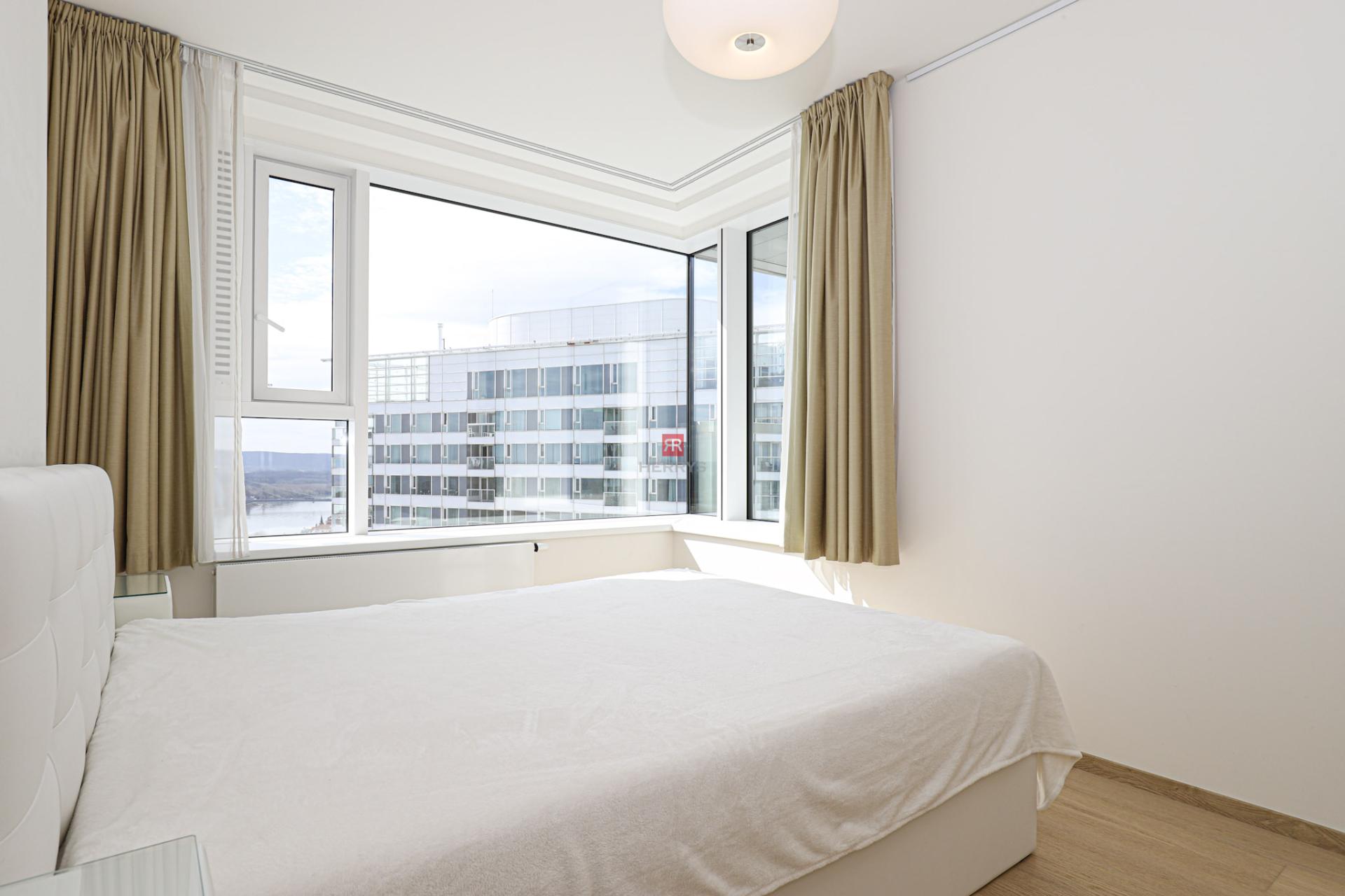 HERRYS - Na prenájom 3 izbový byt na 31. poschodí v Panorama City