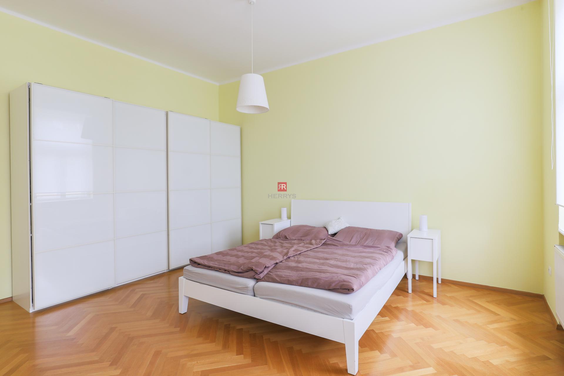 HERRYS – Na prenájom elegantný 3-izbový byt po kompletnej rekonštrukcii v historickom dome na ulici Fraňa Kráľa