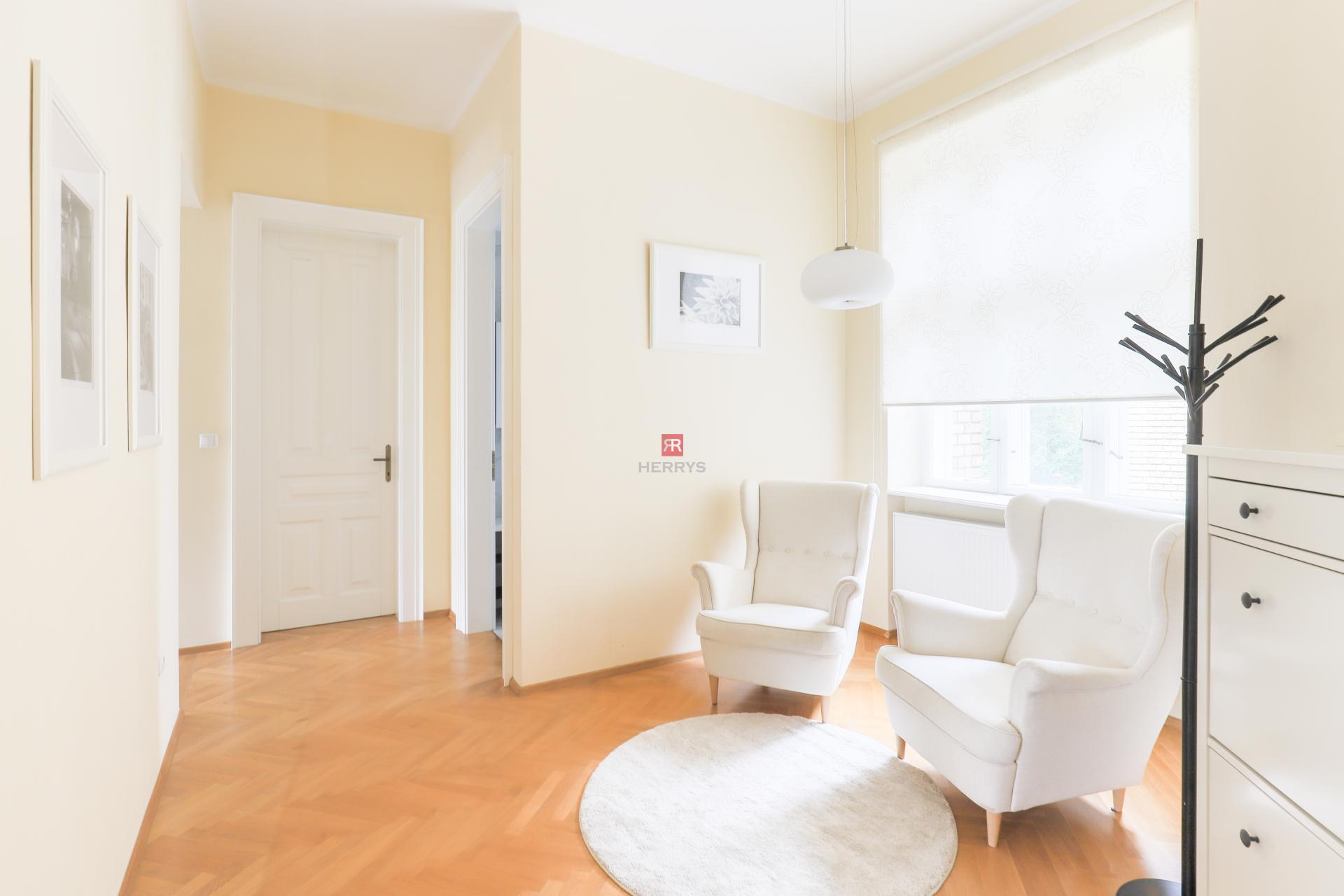 HERRYS – Na prenájom elegantný 3-izbový byt po kompletnej rekonštrukcii v historickom dome na ulici Fraňa Kráľa