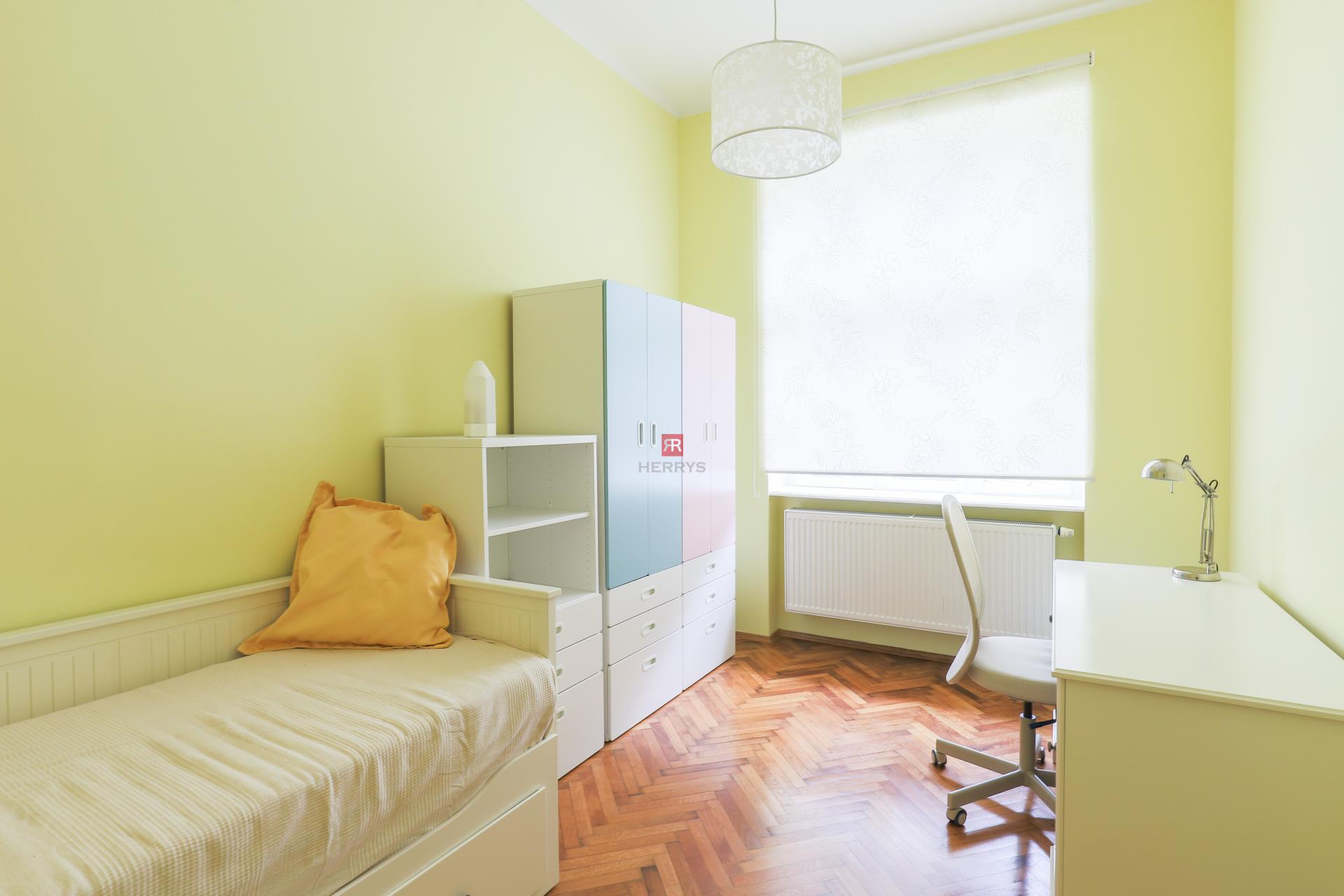 HERRYS – Na prenájom elegantný 3-izbový byt po kompletnej rekonštrukcii v historickom dome na ulici Fraňa Kráľa