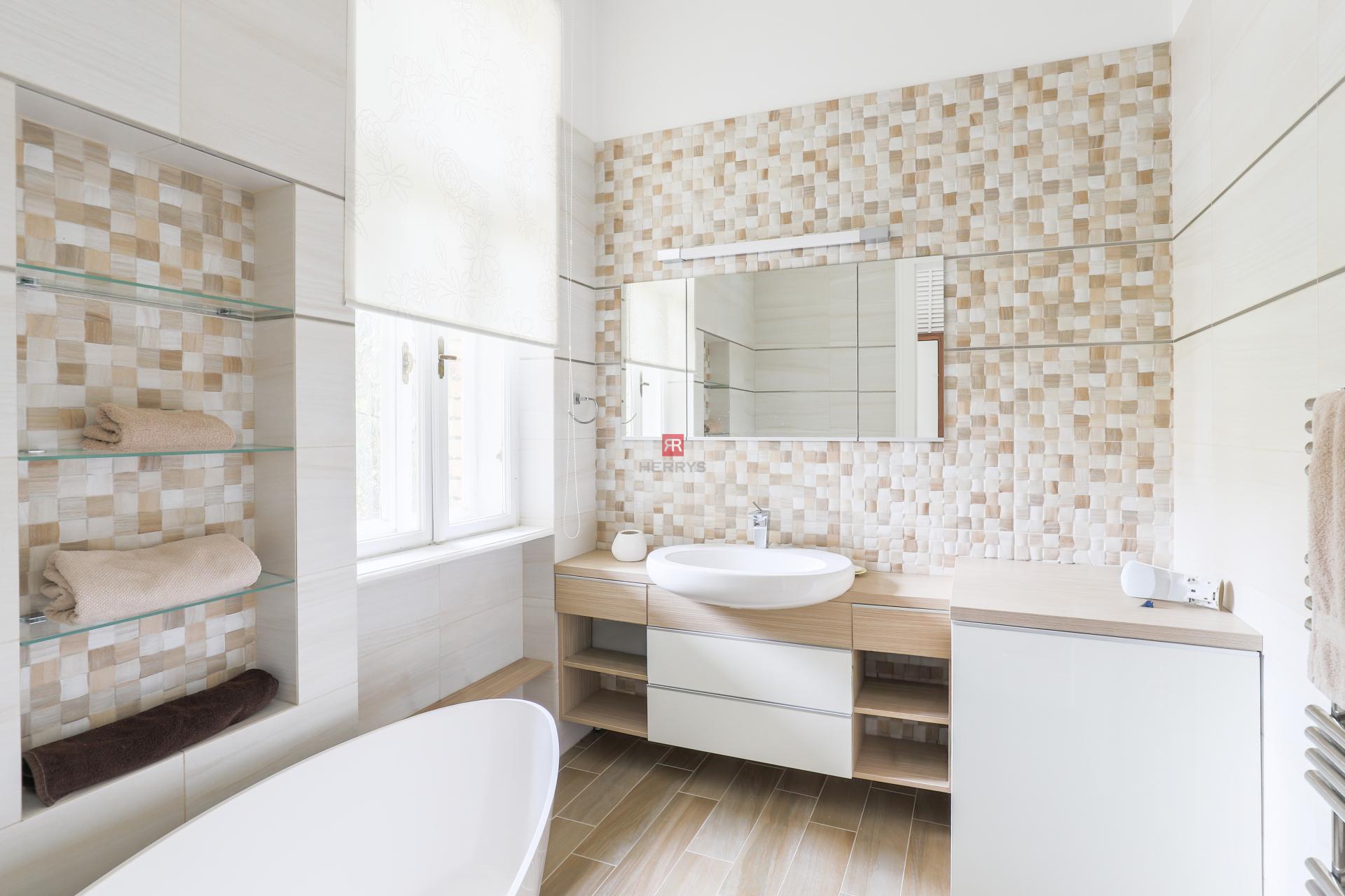 HERRYS – Na prenájom elegantný 3-izbový byt po kompletnej rekonštrukcii v historickom dome na ulici Fraňa Kráľa