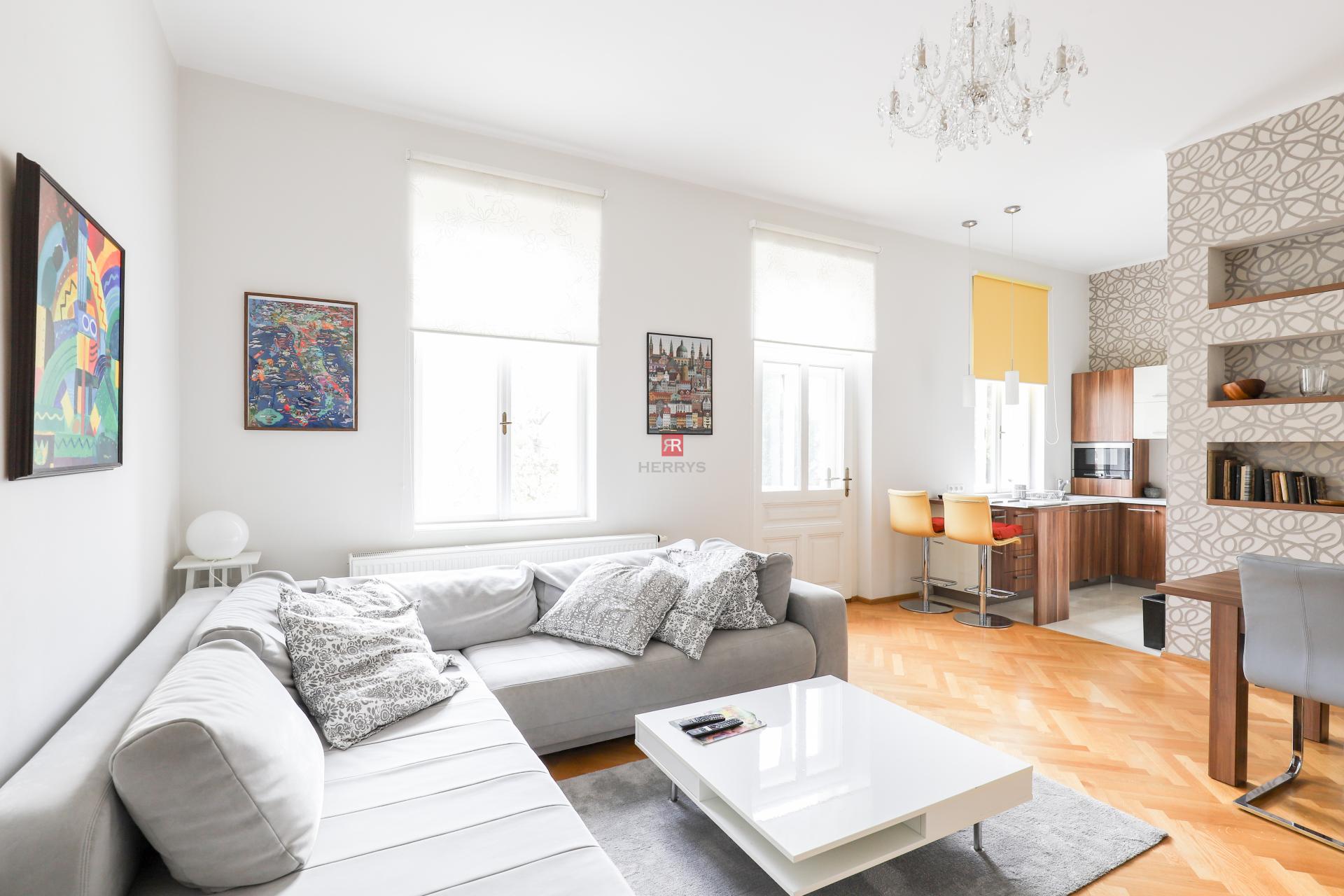 HERRYS – Na prenájom elegantný 3-izbový byt po kompletnej rekonštrukcii v historickom dome na ulici Fraňa Kráľa