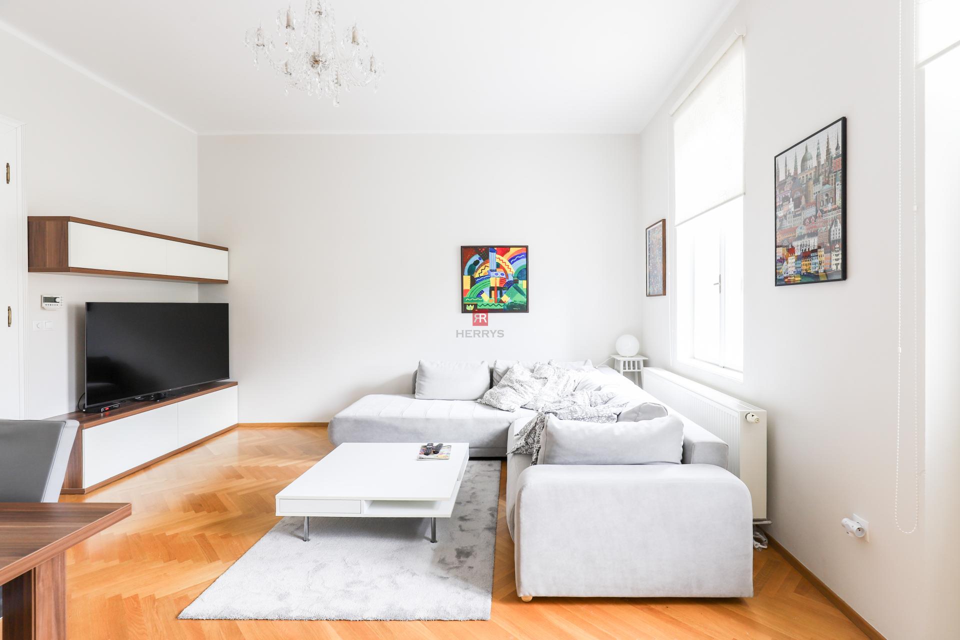 HERRYS – Na prenájom elegantný 3-izbový byt po kompletnej rekonštrukcii v historickom dome na ulici Fraňa Kráľa