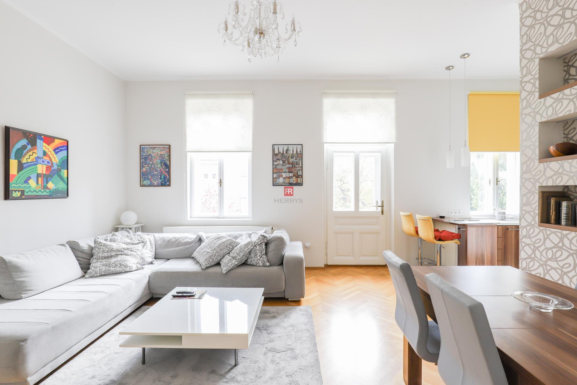 HERRYS – Na prenájom elegantný 3-izbový byt po kompletnej rekonštrukcii v historickom dome na ulici Fraňa Kráľa