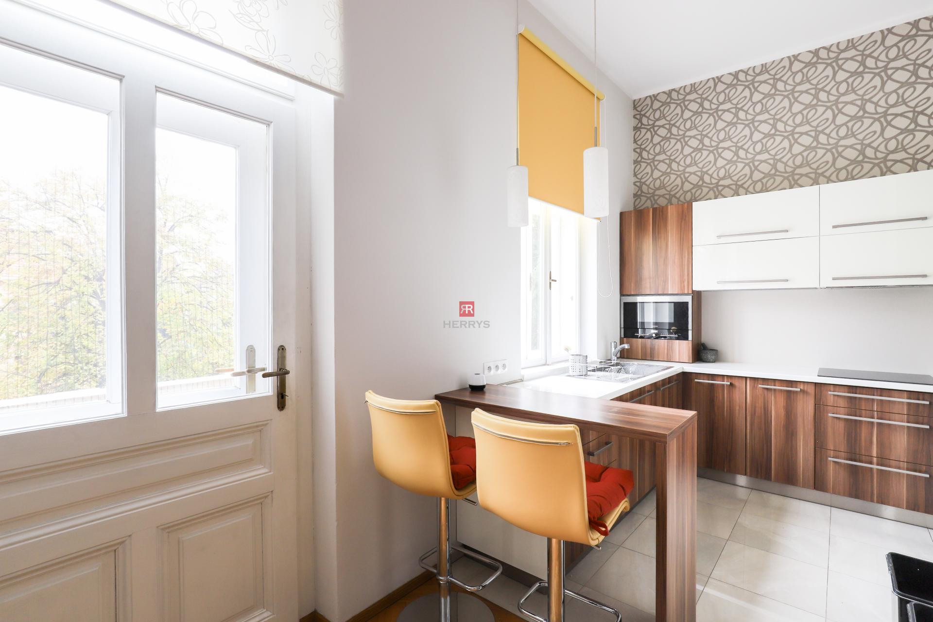 HERRYS – Na prenájom elegantný 3-izbový byt po kompletnej rekonštrukcii v historickom dome na ulici Fraňa Kráľa