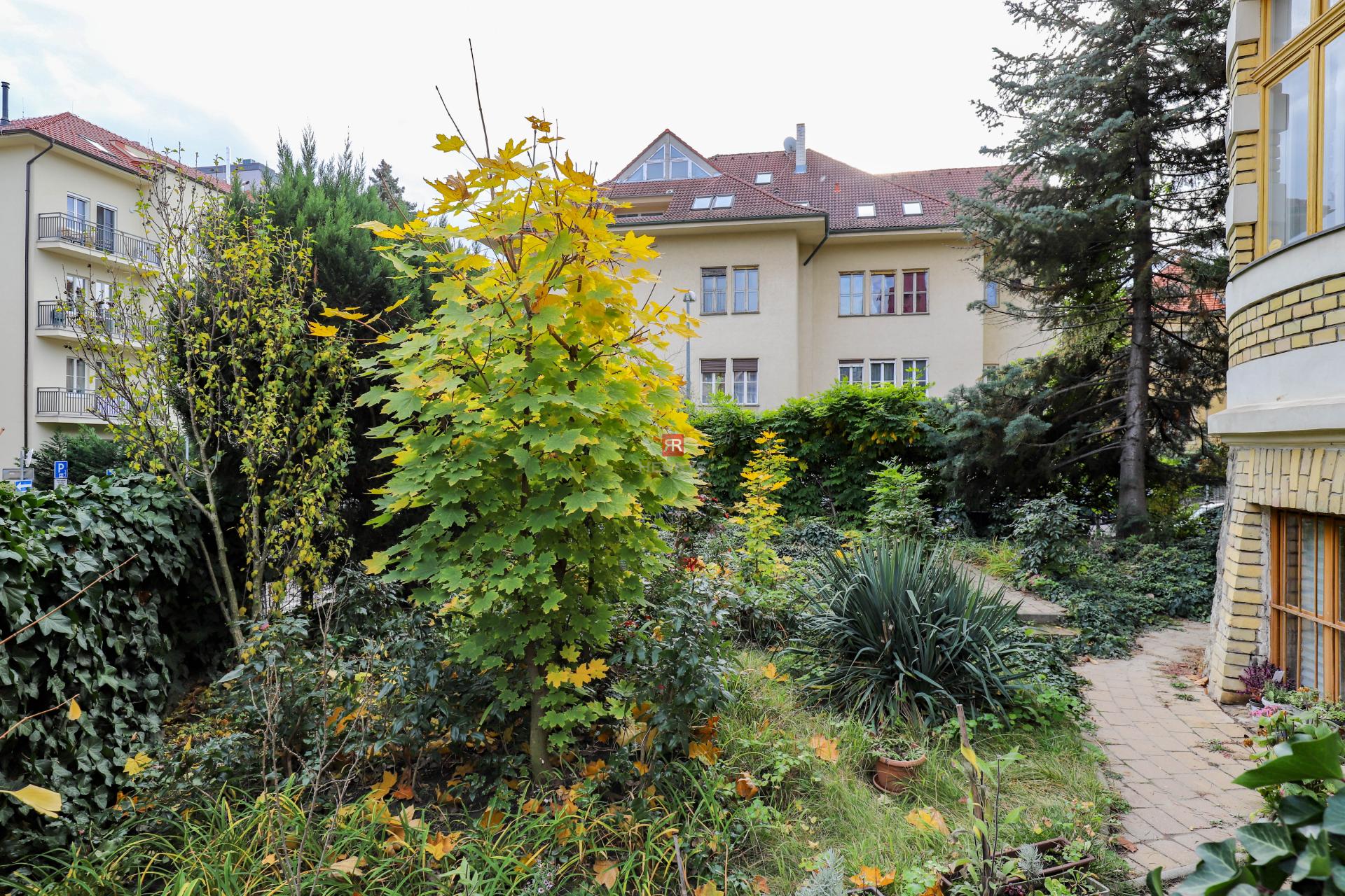 HERRYS – Na prenájom elegantný 3-izbový byt po kompletnej rekonštrukcii v historickom dome na ulici Fraňa Kráľa