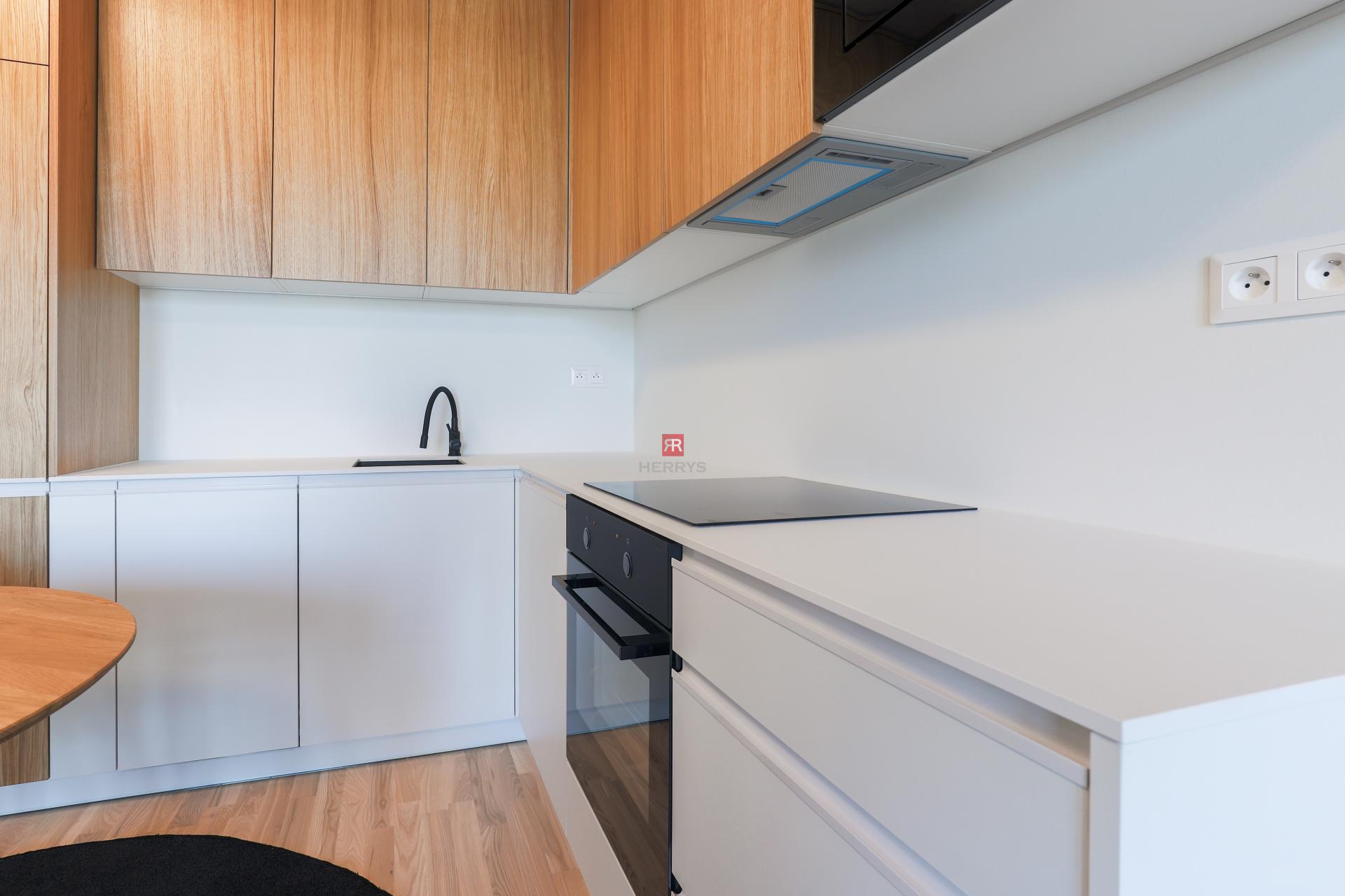 HERRYS - Na prenájom úplne nový, 1-izbový apartmán v projekte METROPOLIS, parking v cene