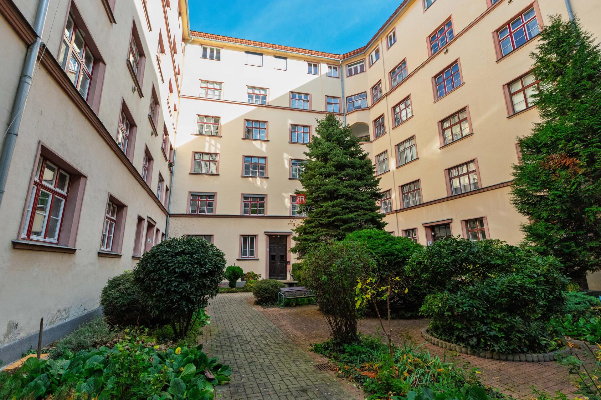 HERRYS – Beautiful 3-room apartment for sale after high-quality renovation on Zochova Street with a view of the castle