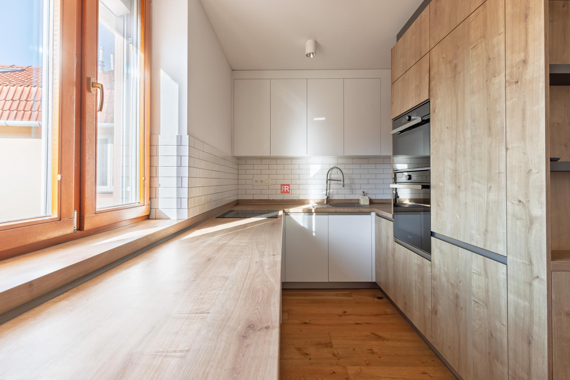 HERRYS – Beautiful 3-room apartment for sale after high-quality renovation on Zochova Street with a view of the castle