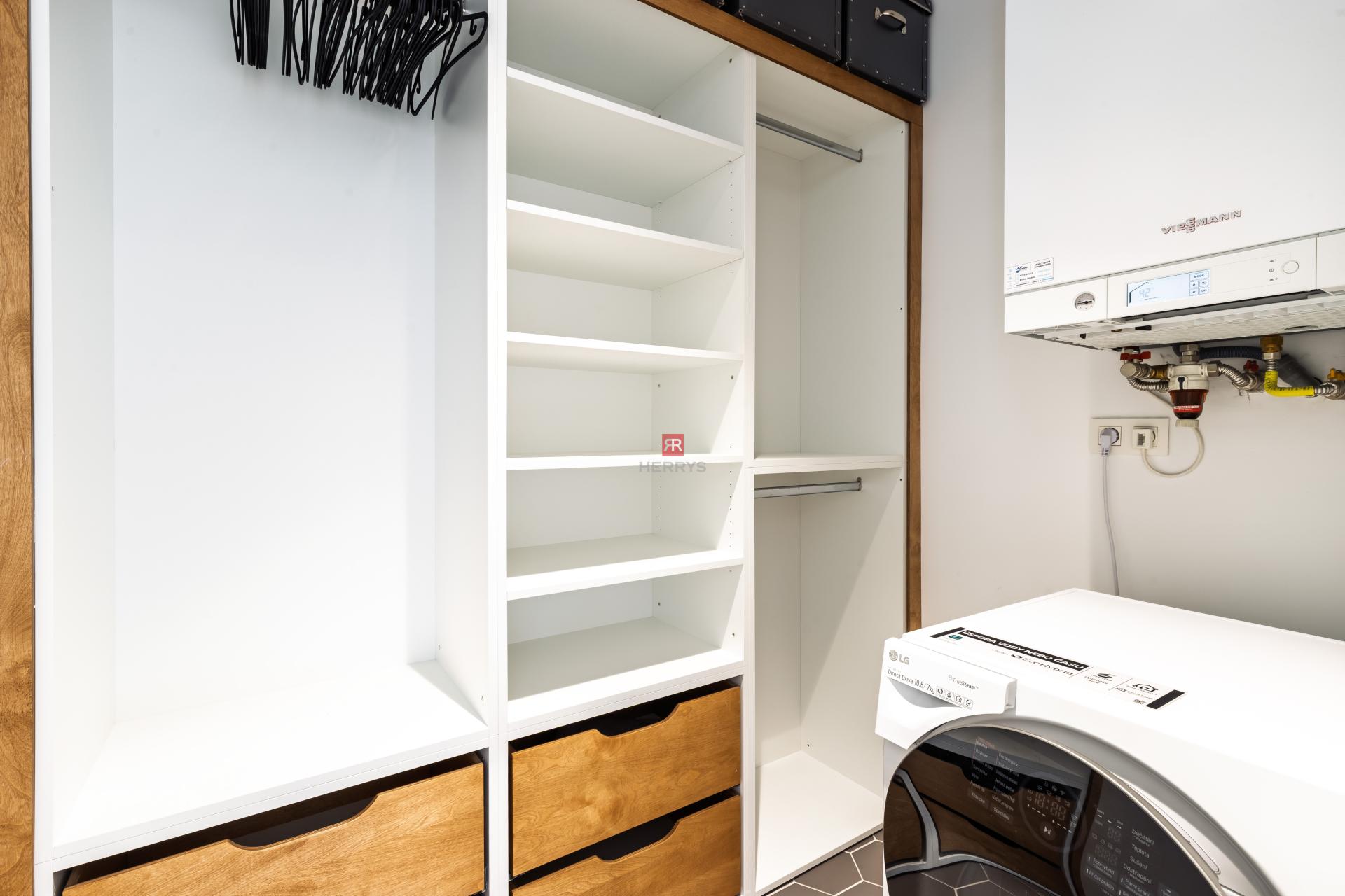 HERRYS – Beautiful 3-room apartment for sale after high-quality renovation on Zochova Street with a view of the castle