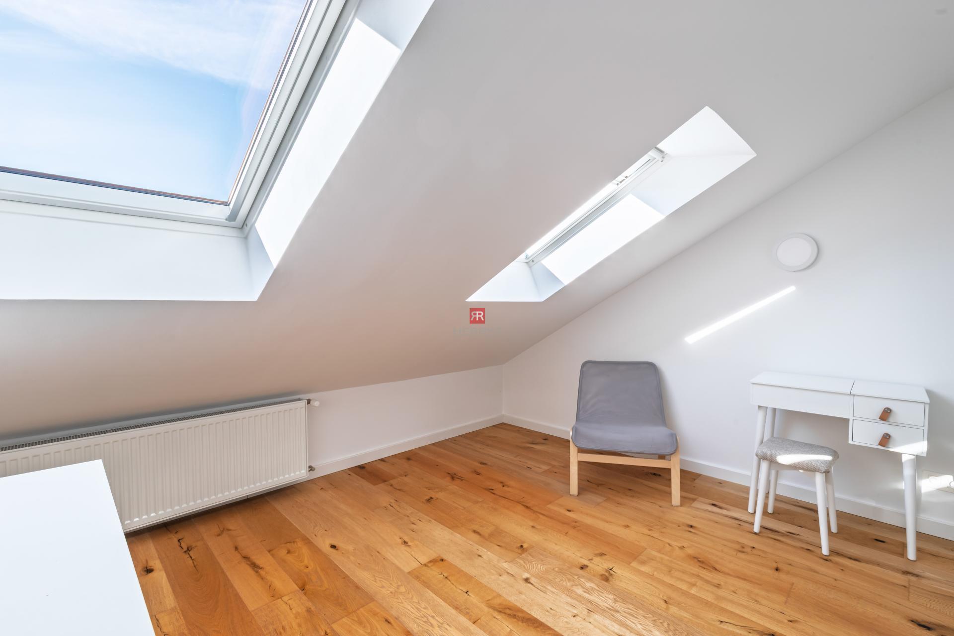 HERRYS – Beautiful 3-room apartment for sale after high-quality renovation on Zochova Street with a view of the castle