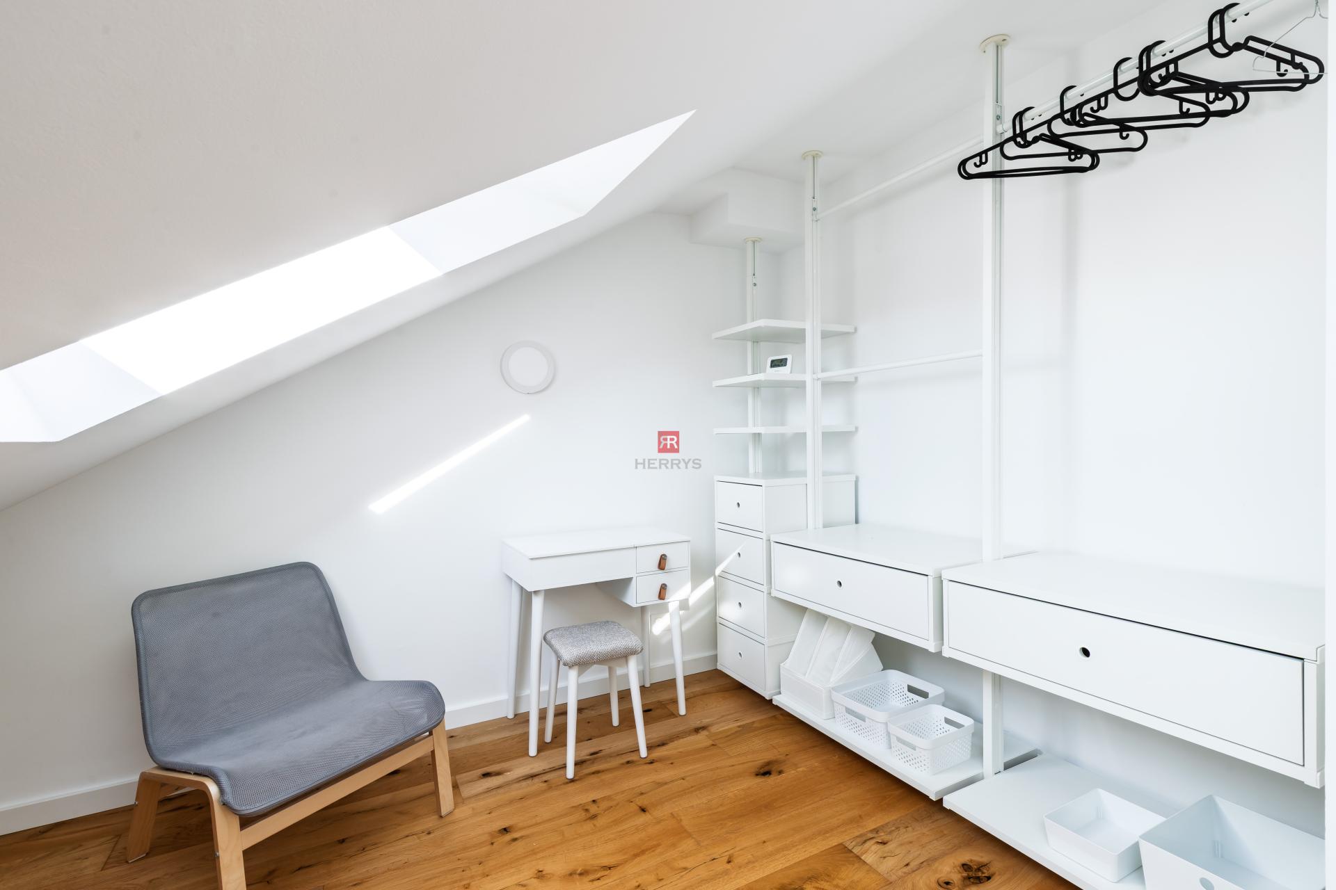 HERRYS – Beautiful 3-room apartment for sale after high-quality renovation on Zochova Street with a view of the castle