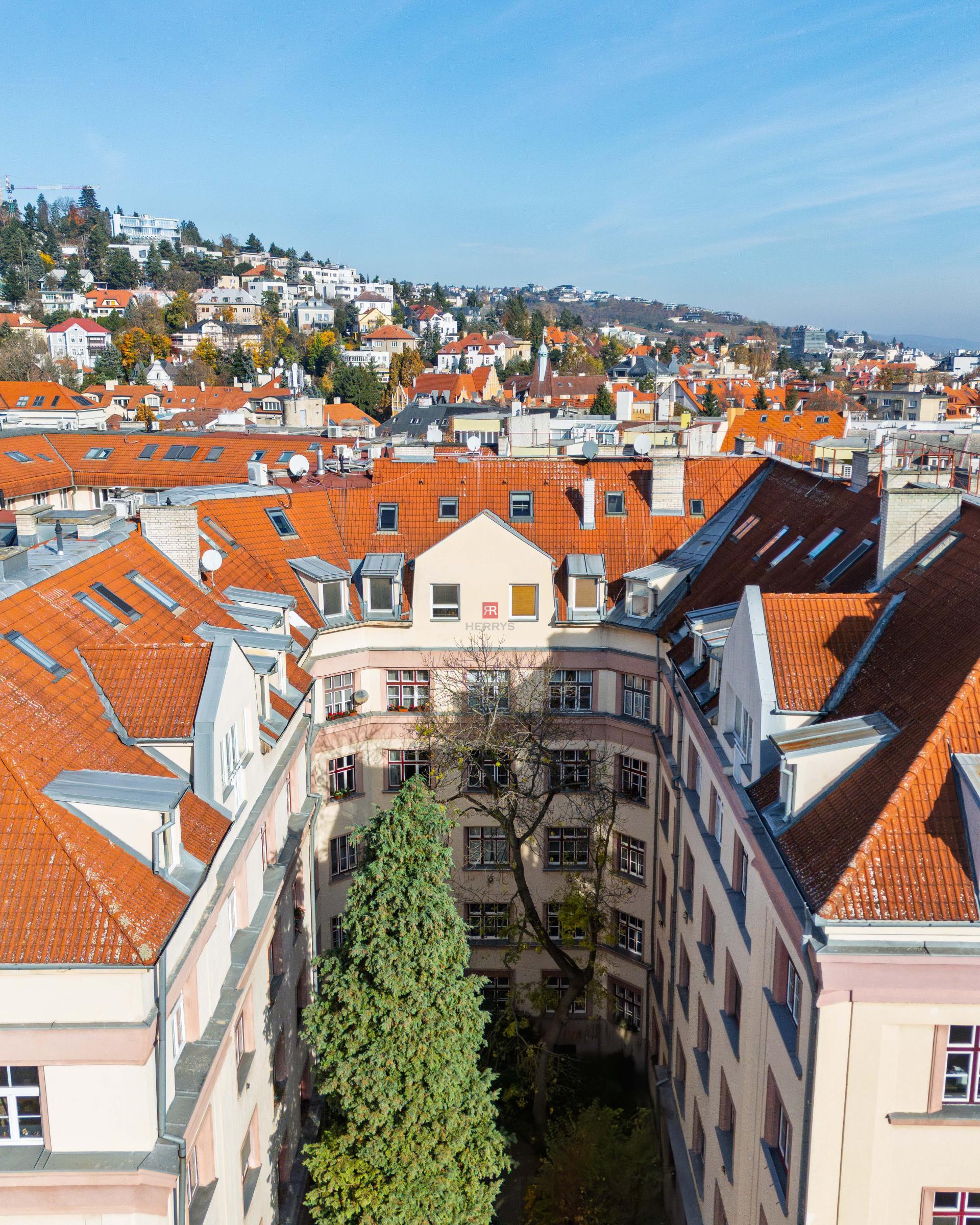 HERRYS – Beautiful 3-room apartment for sale after high-quality renovation on Zochova Street with a view of the castle