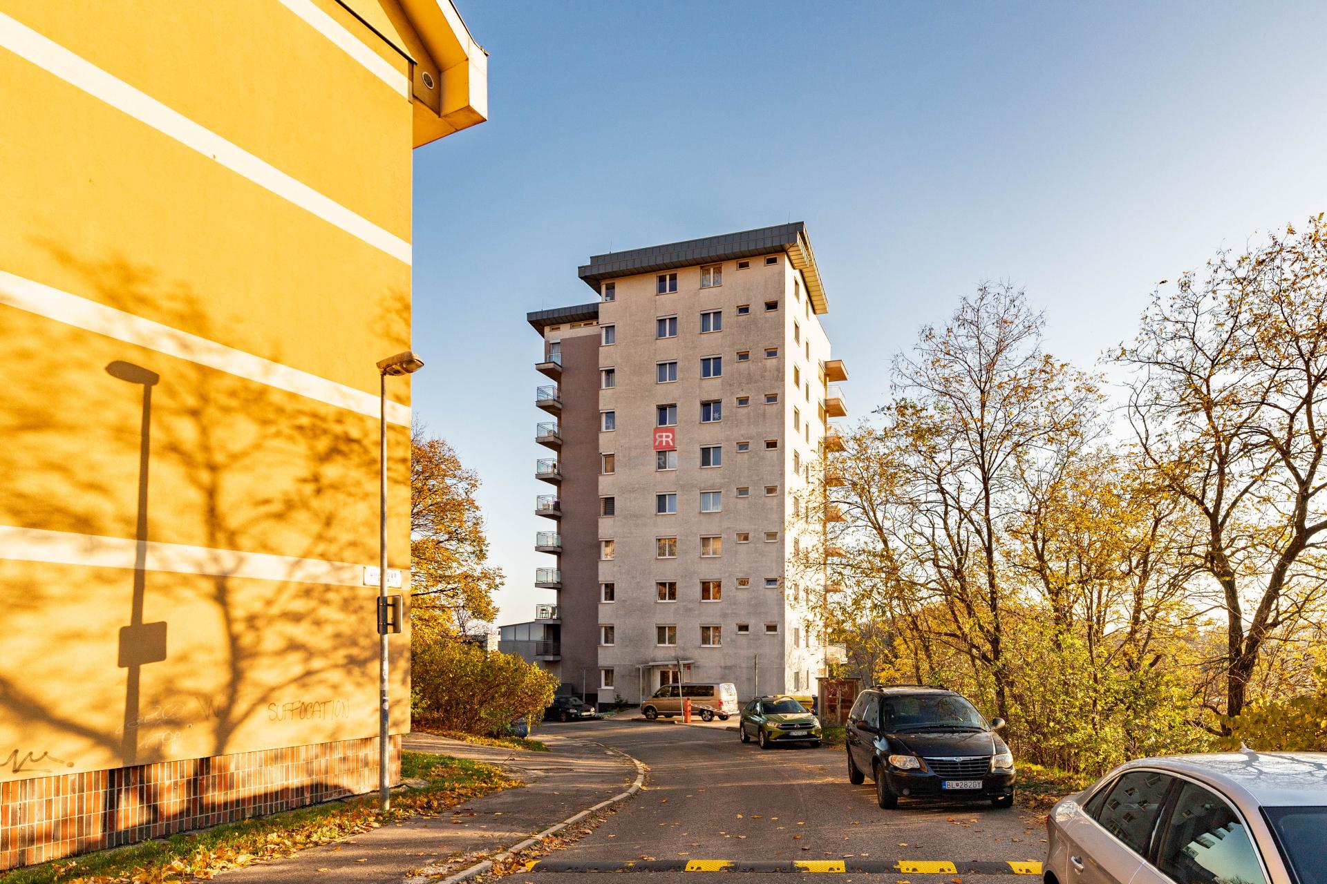 HERRYS - Na predaj priestranný 3-izbový byt na ulici Guothova, Kramáre