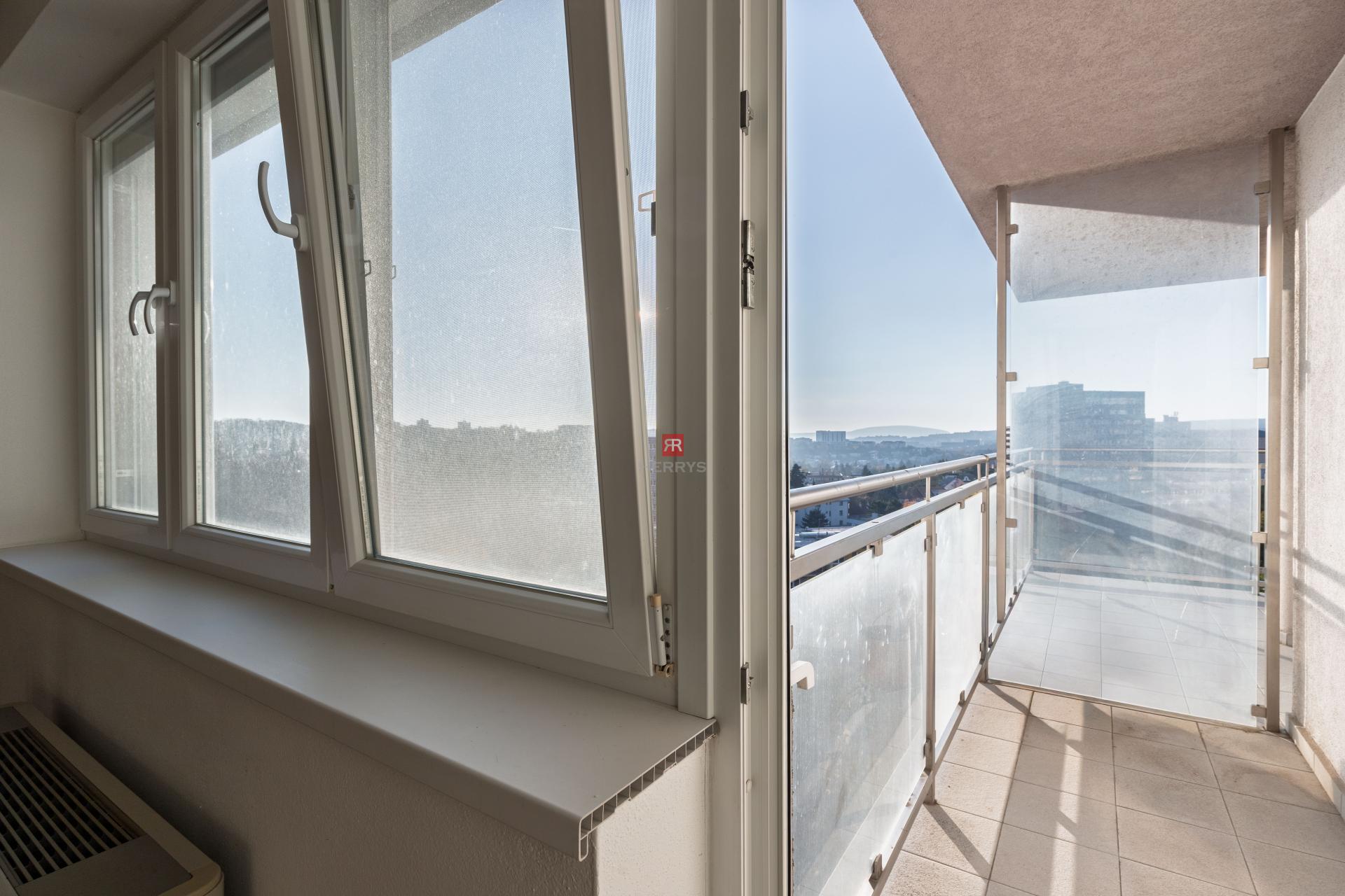 HERRYS - Na predaj priestranný 3-izbový byt na ulici Guothova, Kramáre