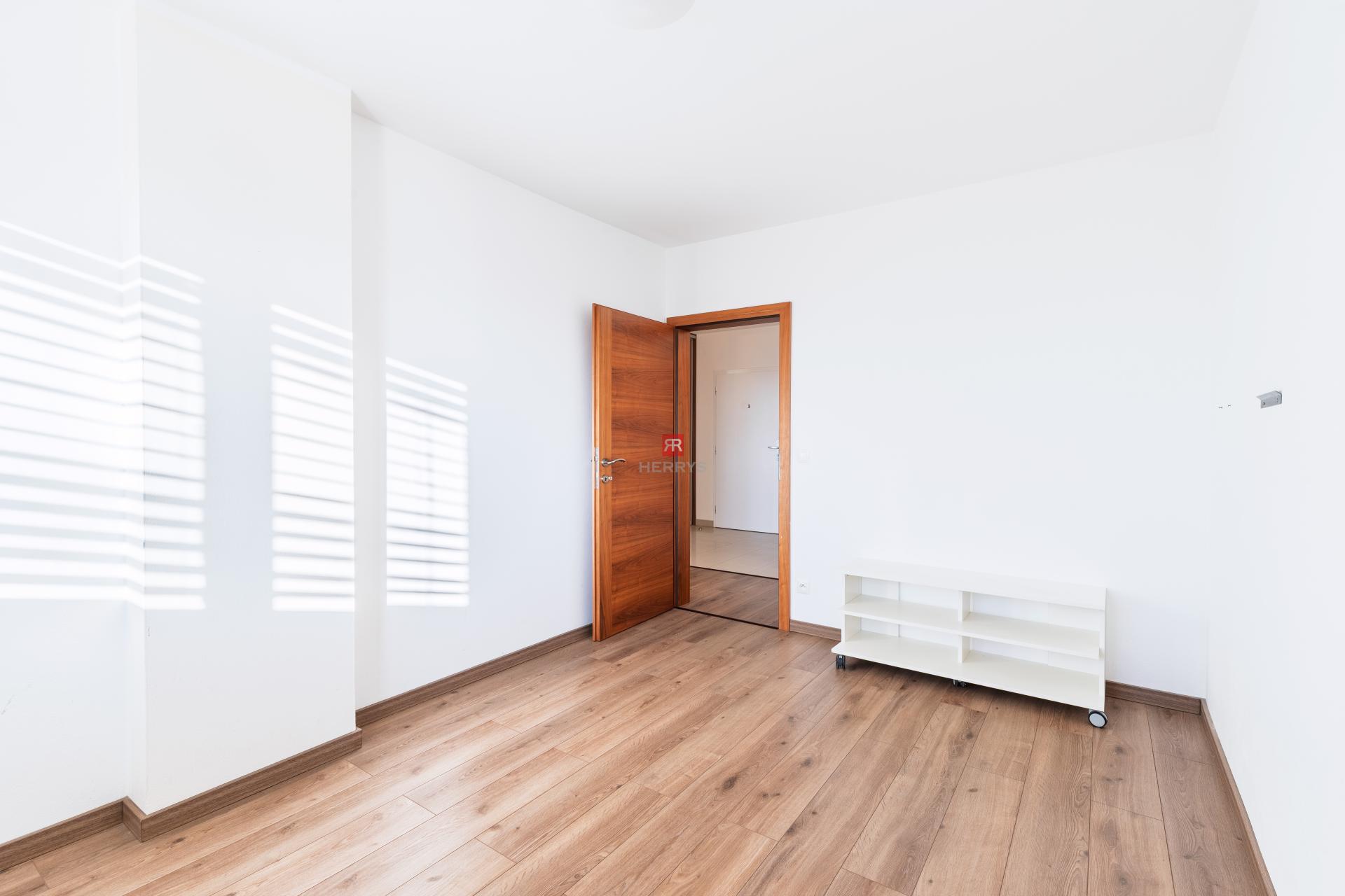 HERRYS - Na predaj priestranný 3-izbový byt na ulici Guothova, Kramáre