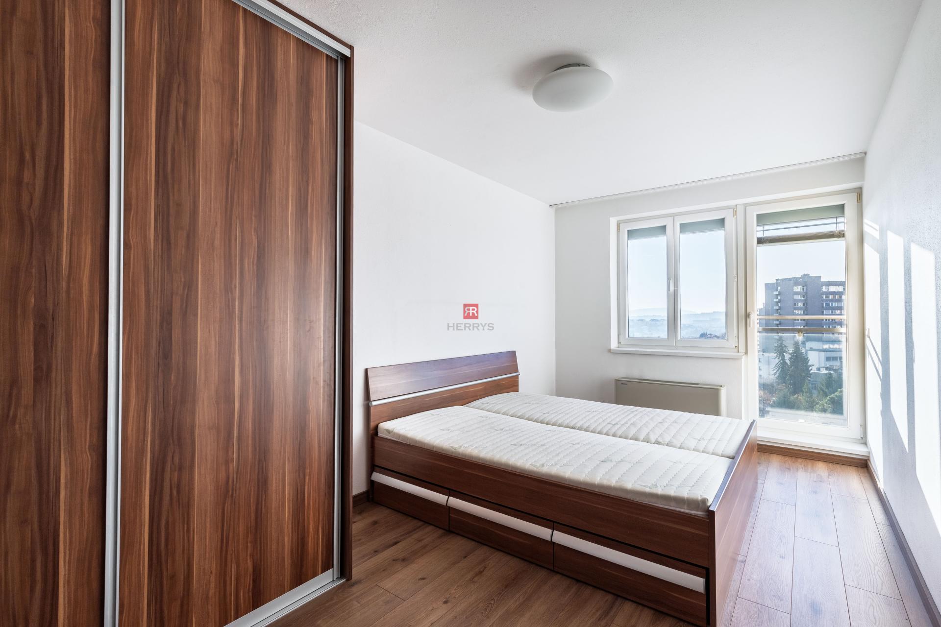 HERRYS - Na predaj priestranný 3-izbový byt na ulici Guothova, Kramáre