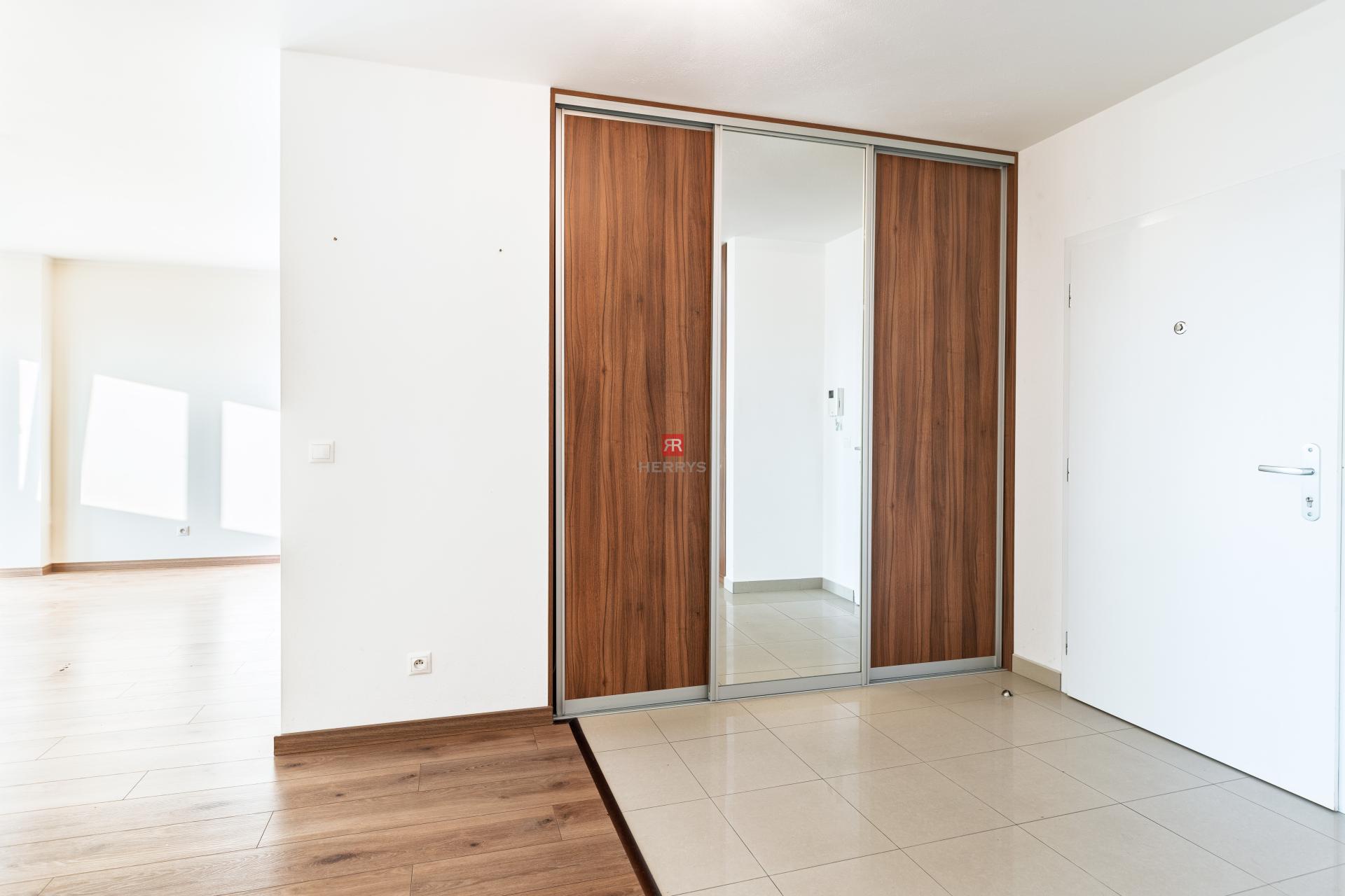 HERRYS - Na predaj priestranný 3-izbový byt na ulici Guothova, Kramáre