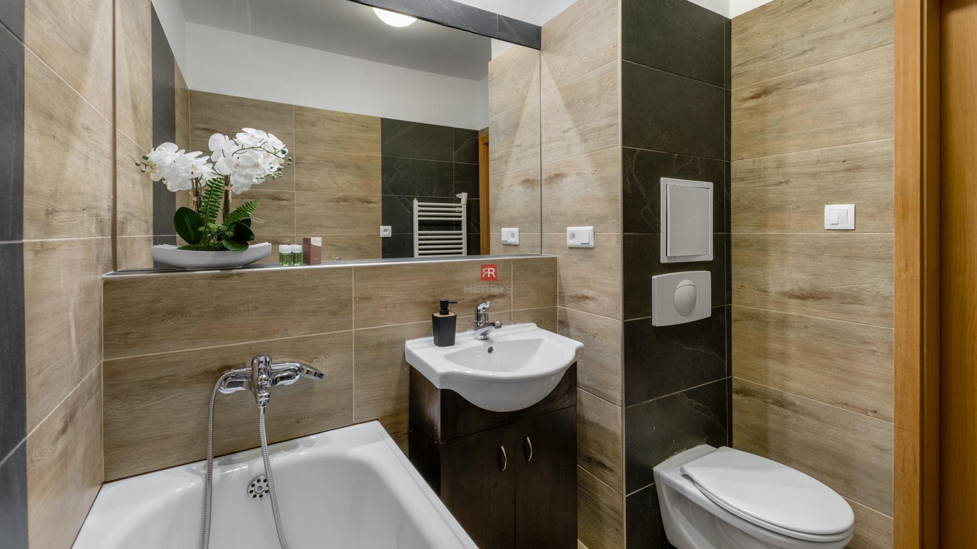 HERRYS - Na prenájom kompletne zariadený 1 izbový byt s balkónom v Devínskej Novej Vsi