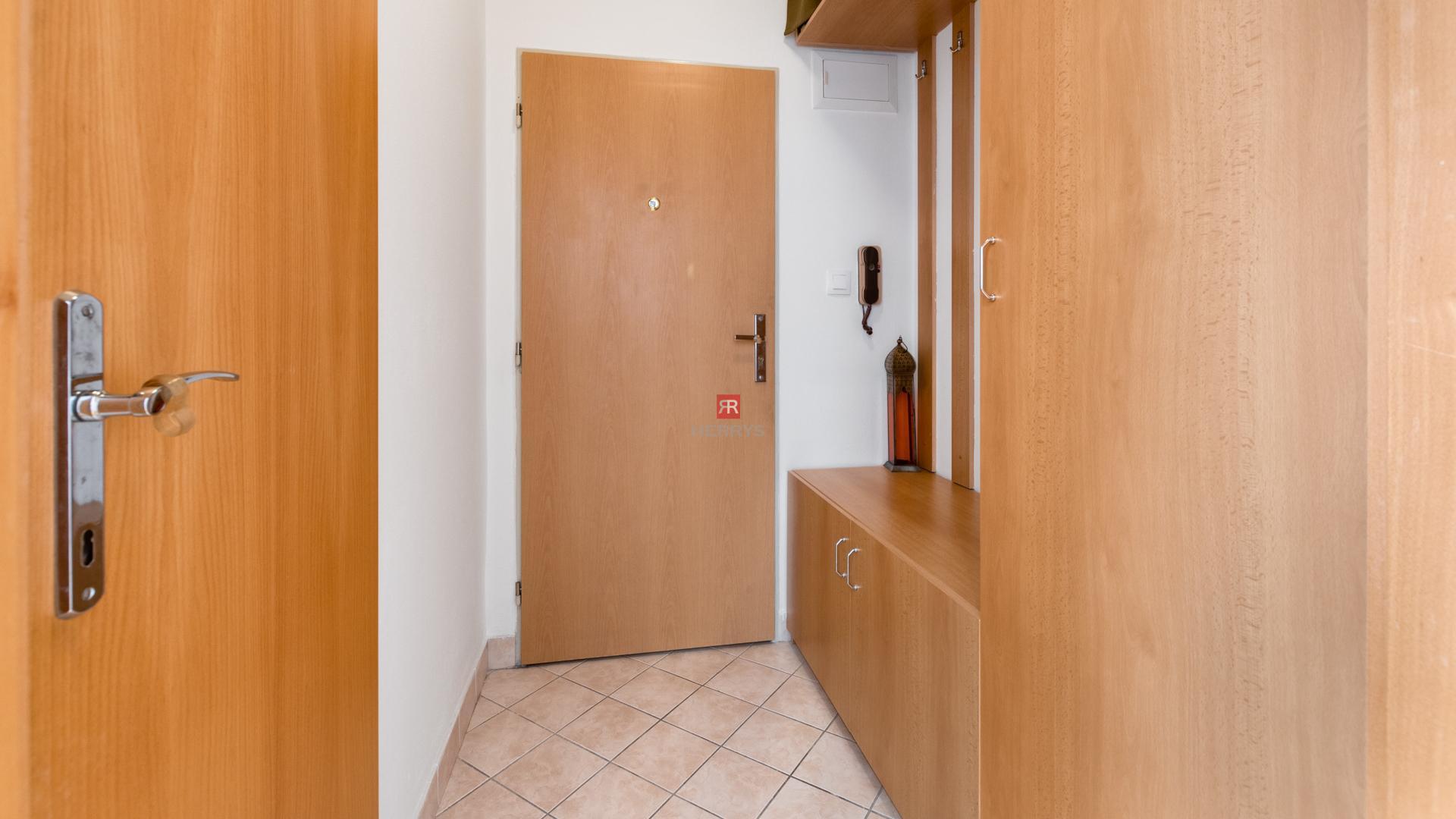 HERRYS - Na prenájom kompletne zariadený 1 izbový byt s balkónom v Devínskej Novej Vsi