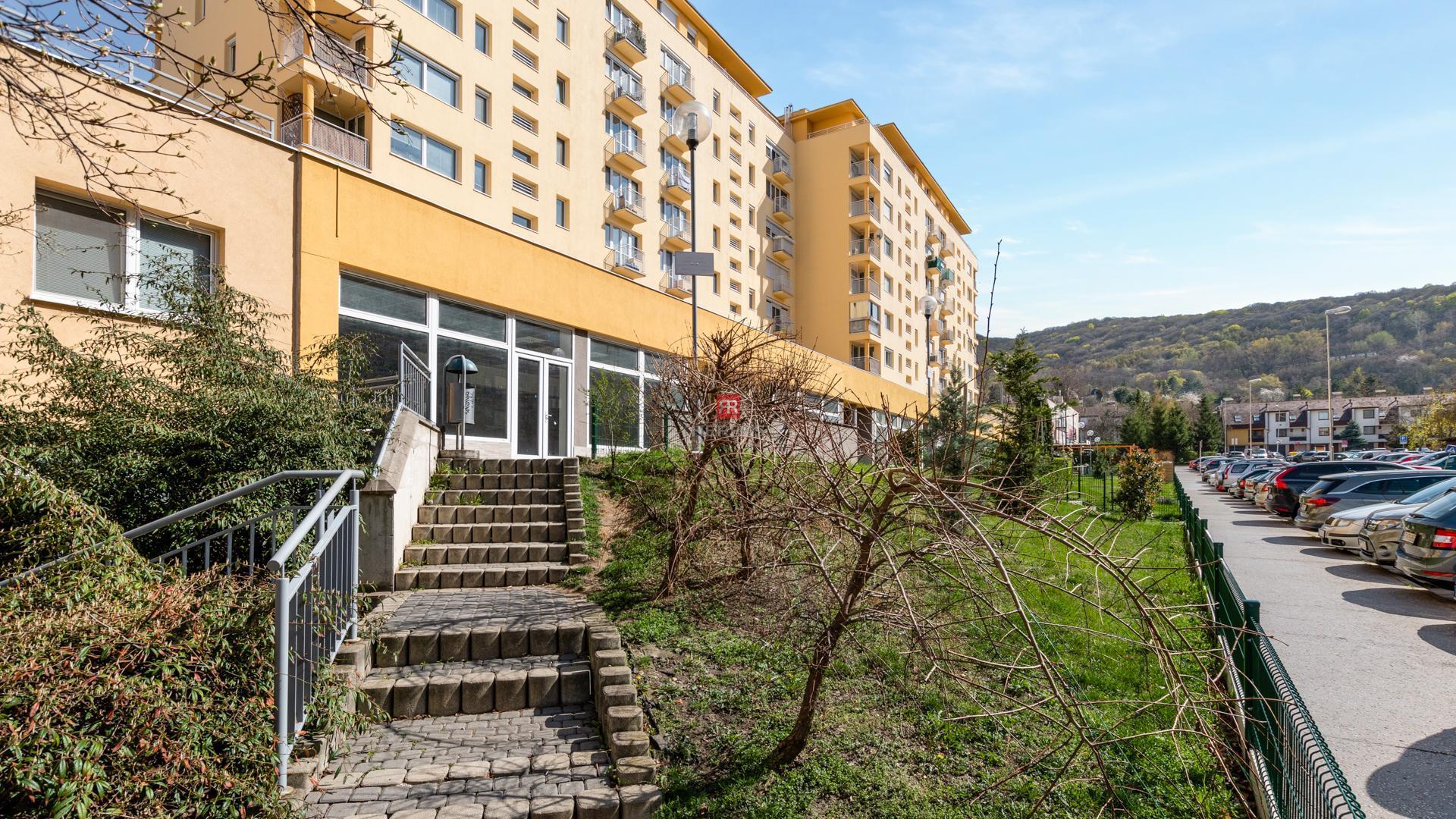 HERRYS - Na prenájom kompletne zariadený 1 izbový byt s balkónom v Devínskej Novej Vsi