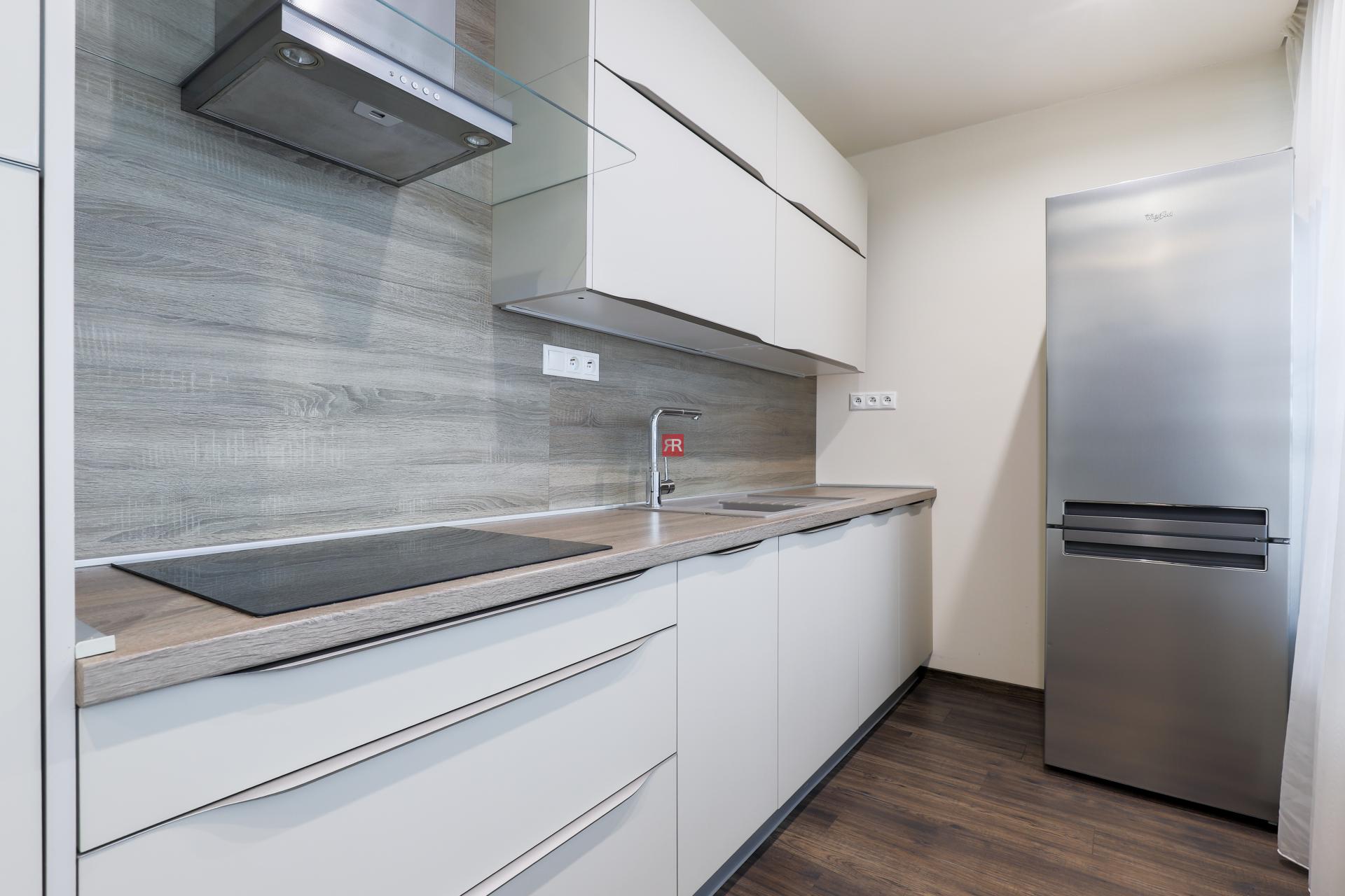 HERRYS - Na prenájom luxusný 4i byt s výhľadom na hrad v centre mesta na Námestí Martina Benku&nbsp;