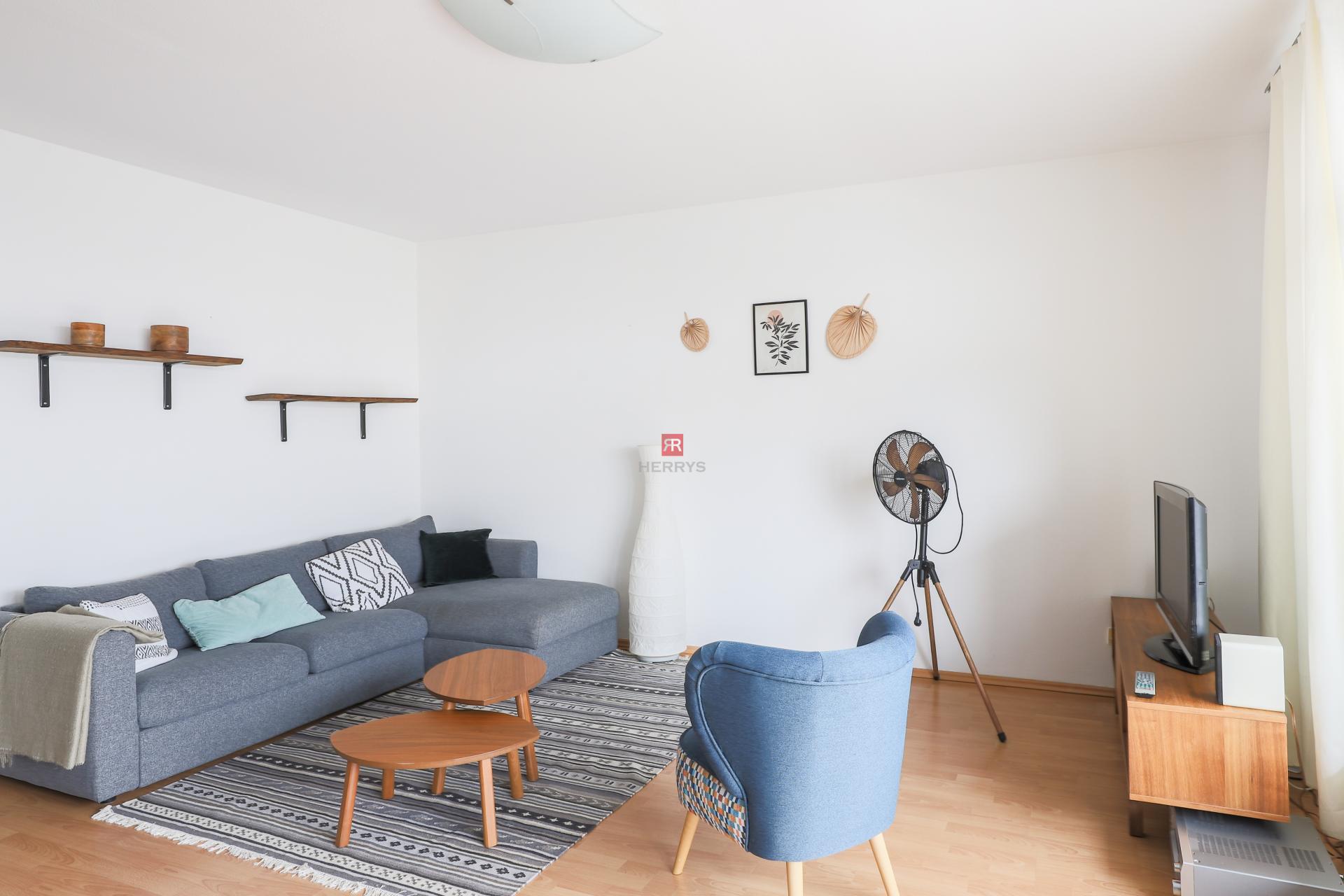 HERRYS – Modern 2-Room Apartment with Balcony and Garage Parking for Rent on Stromová Street