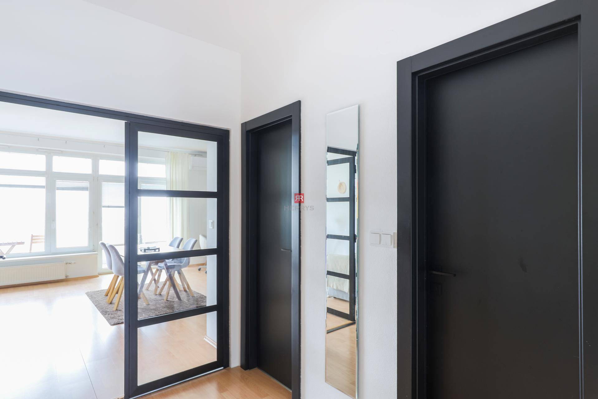 HERRYS – Modern 2-Room Apartment with Balcony and Garage Parking for Rent on Stromová Street