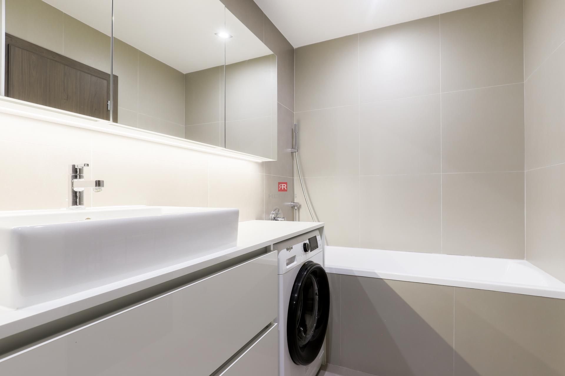 HERRYS - Na prenájom luxusný 4i byt s výhľadom na hrad v centre mesta na Námestí Martina Benku&nbsp;