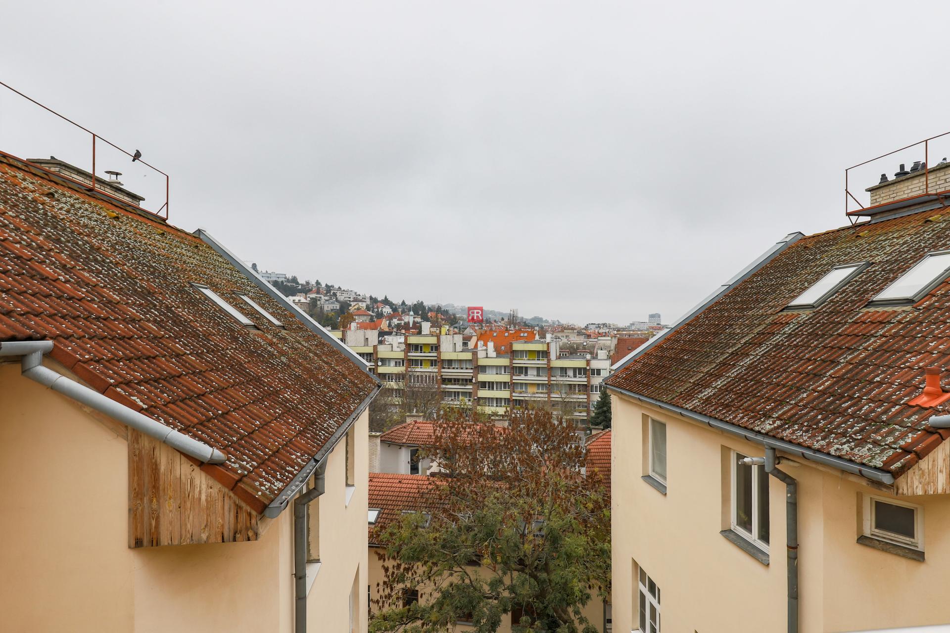 HERRYS - Na prenájom mezonetový 2 izbový byt s terasou pri Bratislavskom hrade