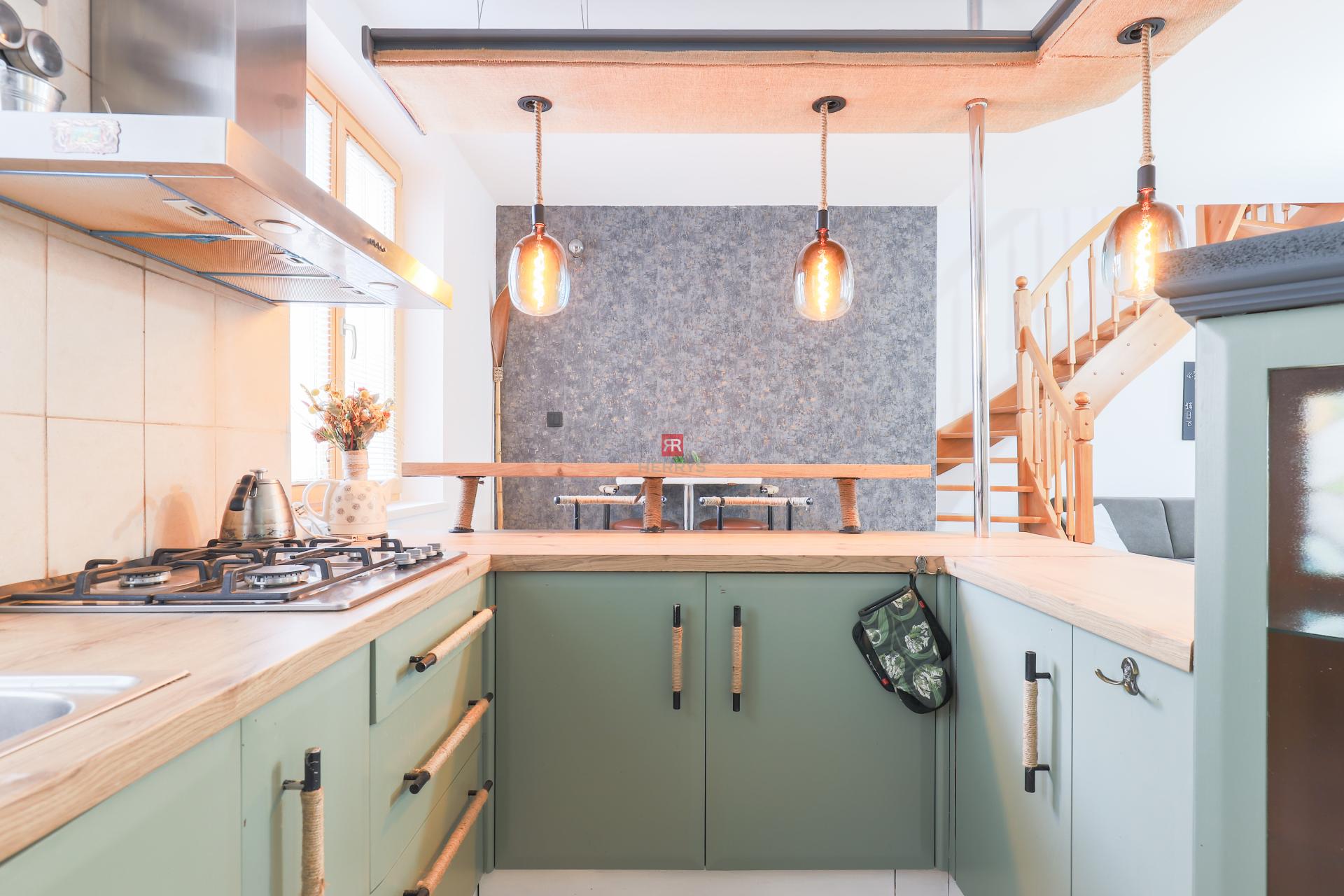 HERRYS - Na prenájom mezonetový 2 izbový byt s terasou pri Bratislavskom hrade