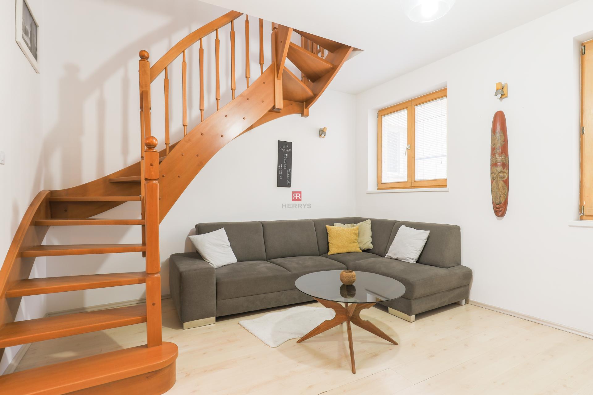 HERRYS - Na prenájom mezonetový 2 izbový byt s terasou pri Bratislavskom hrade