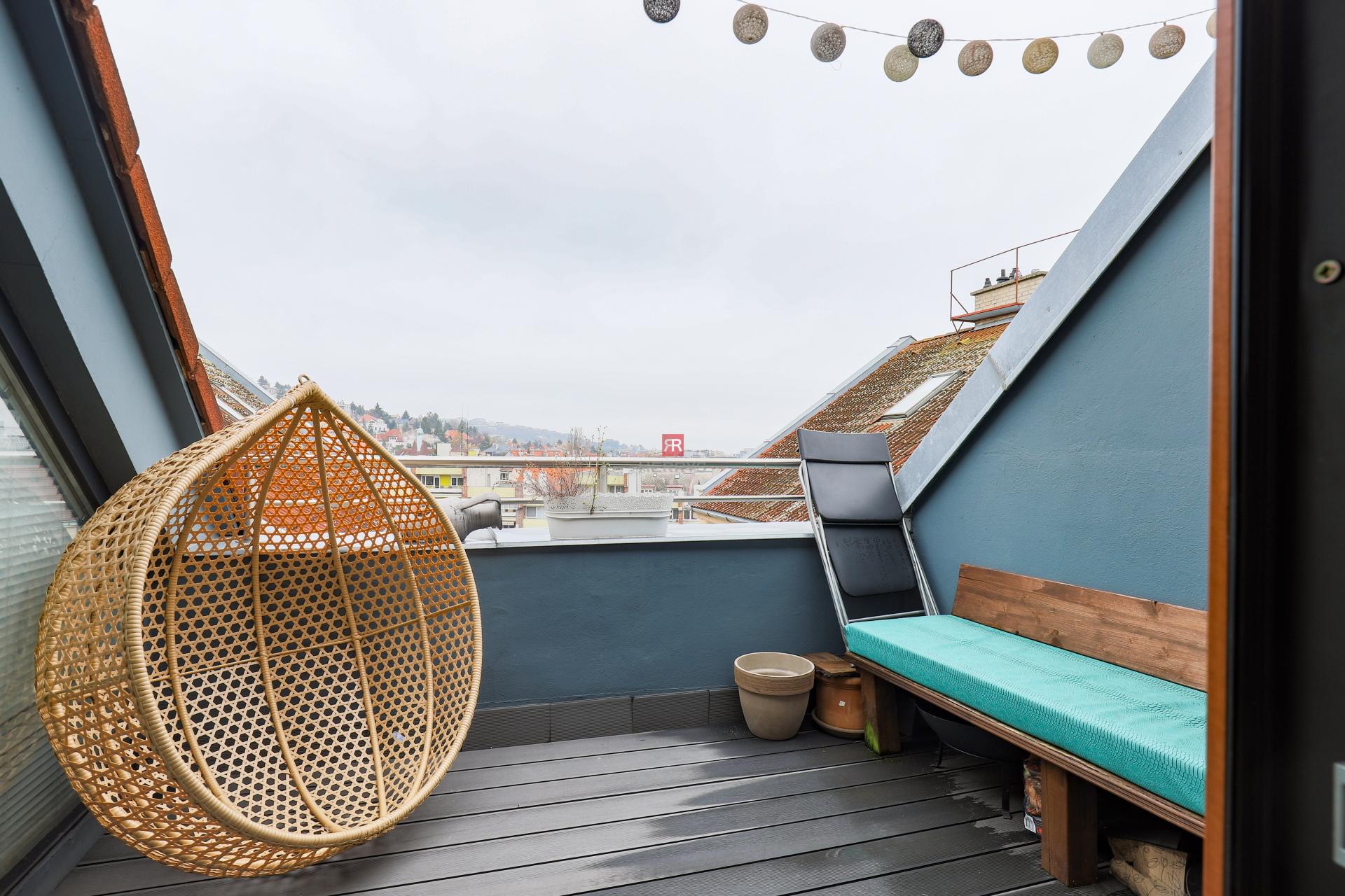 HERRYS - Na prenájom mezonetový 2 izbový byt s terasou pri Bratislavskom hrade