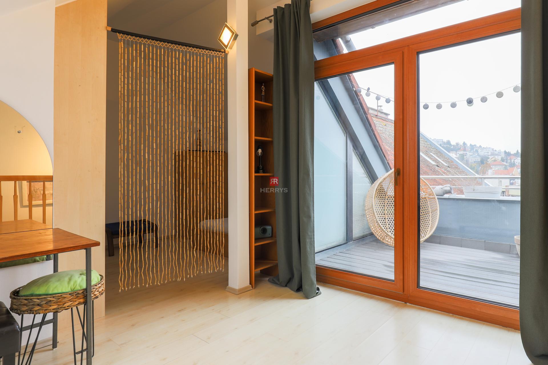 HERRYS - Na prenájom mezonetový 2 izbový byt s terasou pri Bratislavskom hrade