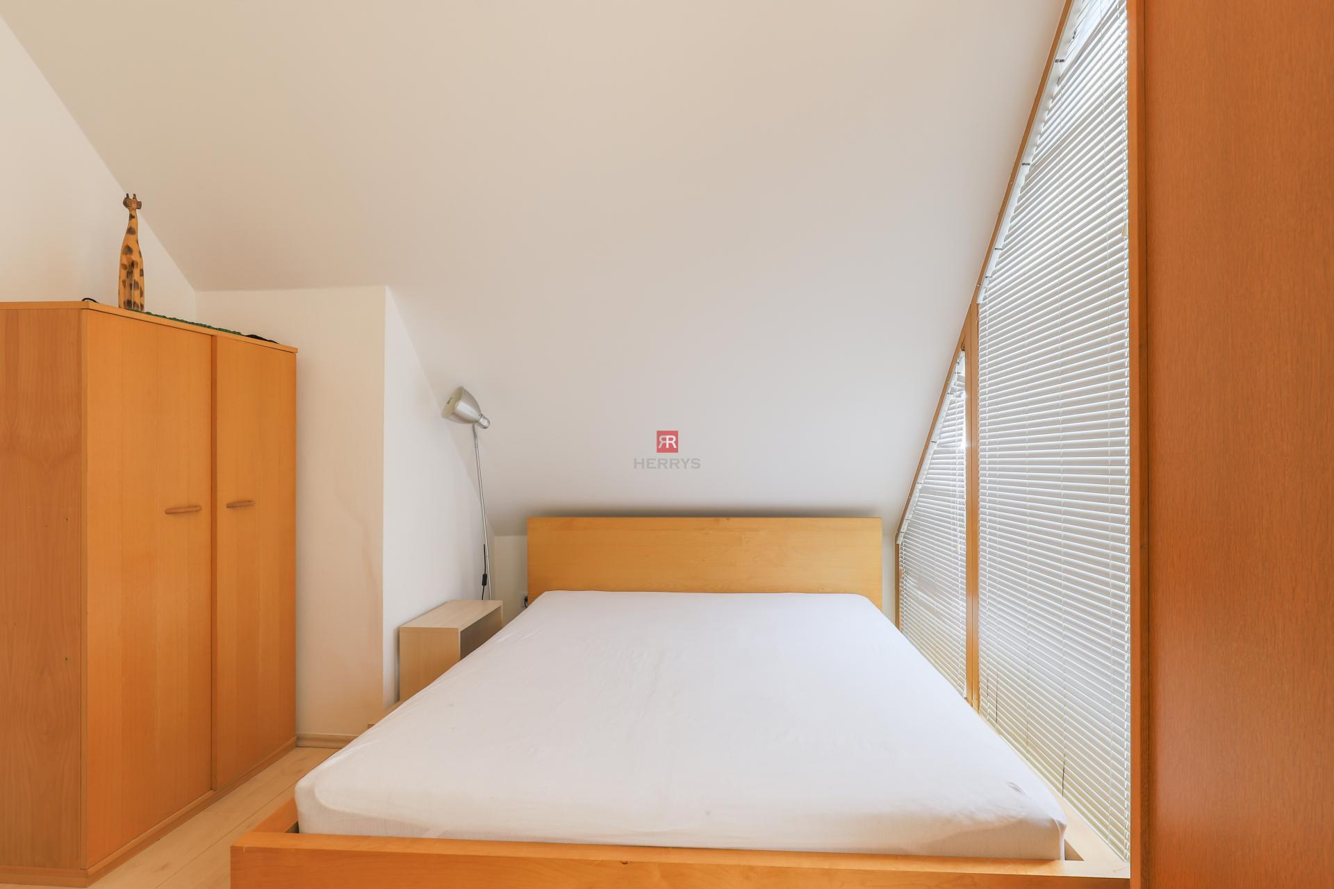 HERRYS - Na prenájom mezonetový 2 izbový byt s terasou pri Bratislavskom hrade