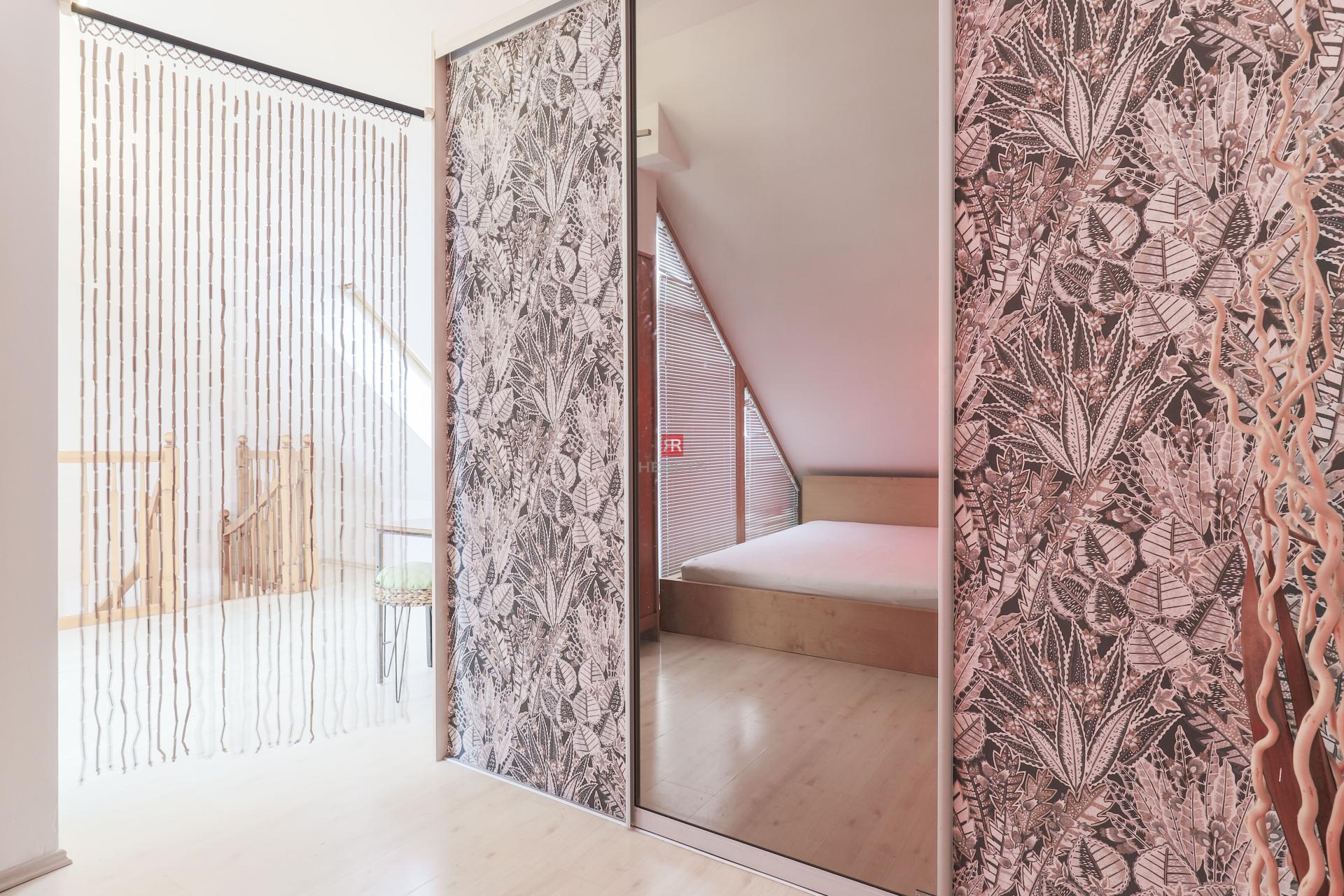 HERRYS - Na prenájom mezonetový 2 izbový byt s terasou pri Bratislavskom hrade