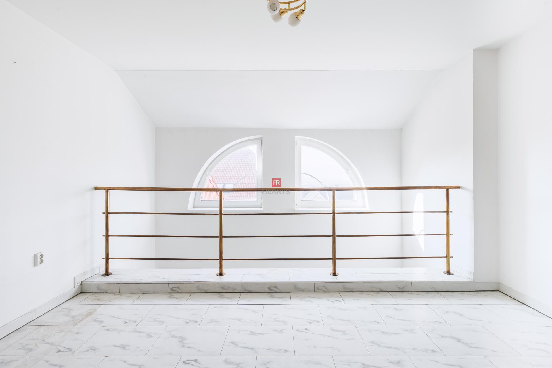 HERRYS - Na predaj 6-izbový rodinný dom s potenciálom a veľkorysým pozemkom v prestížnej lokalite